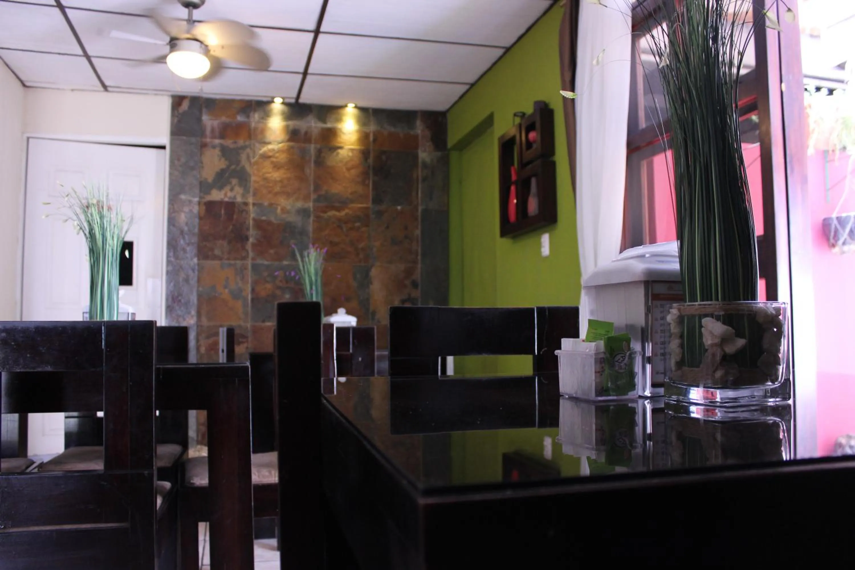 Restaurant/places to eat in Hotel Tazumal House