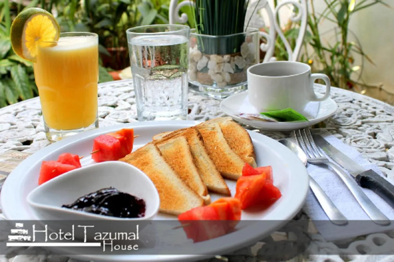 Continental breakfast in Hotel Tazumal House