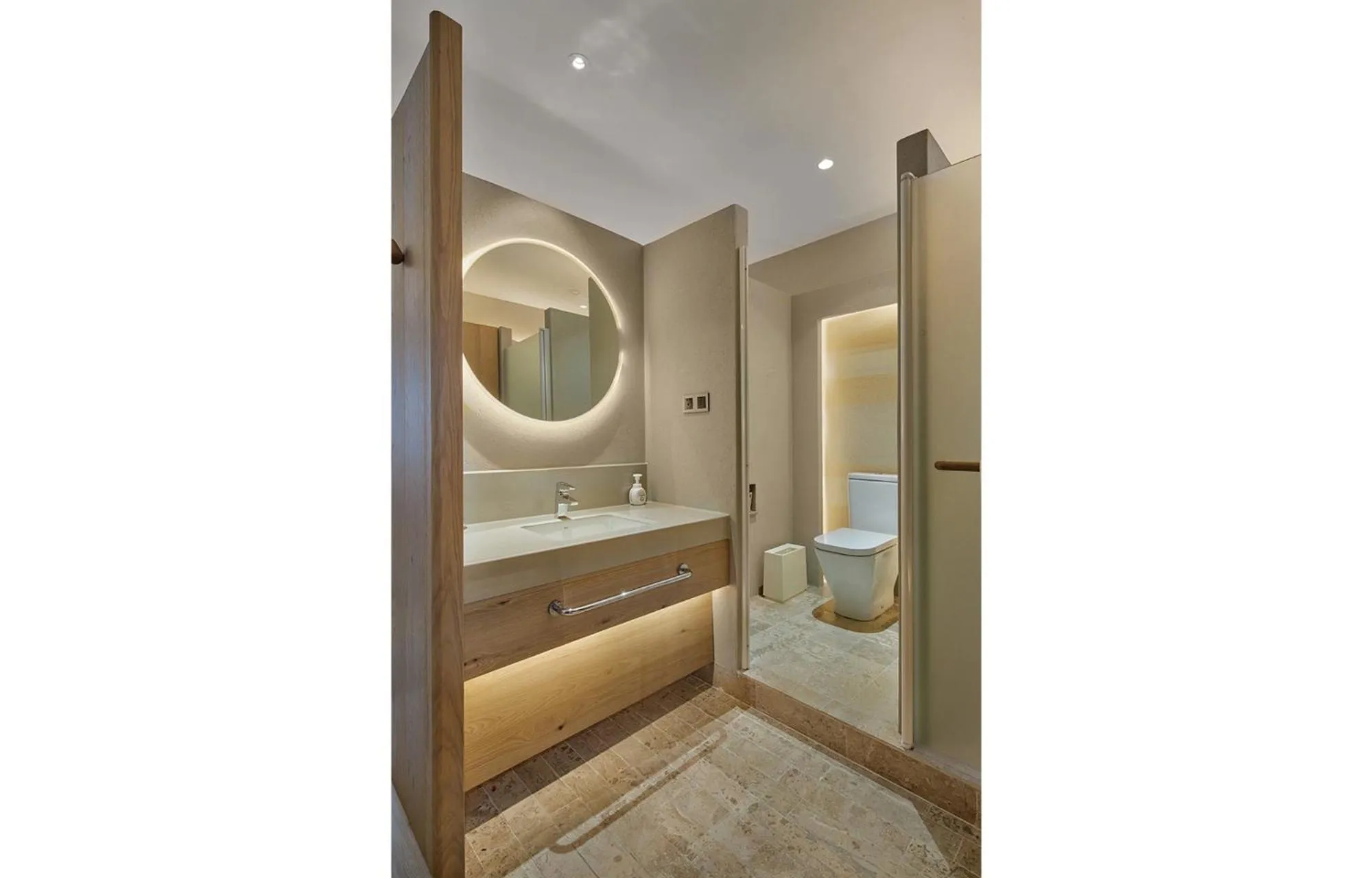 Bathroom in EBO Hotel Hangzhou Wulin - 5 mins drive to the West Lake