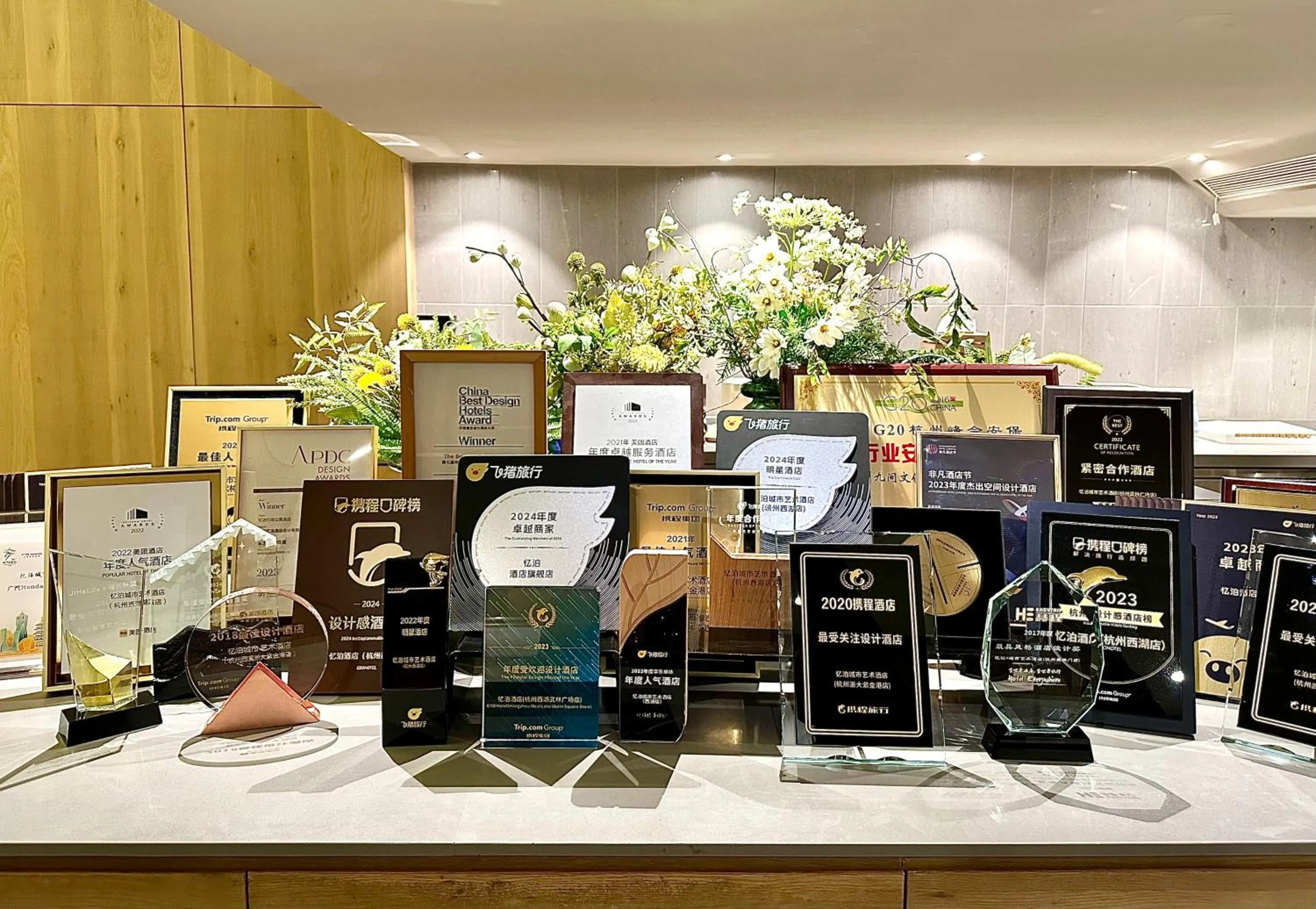 Property building in EBO Hotel Hangzhou Wulin - 5 mins drive to the West Lake