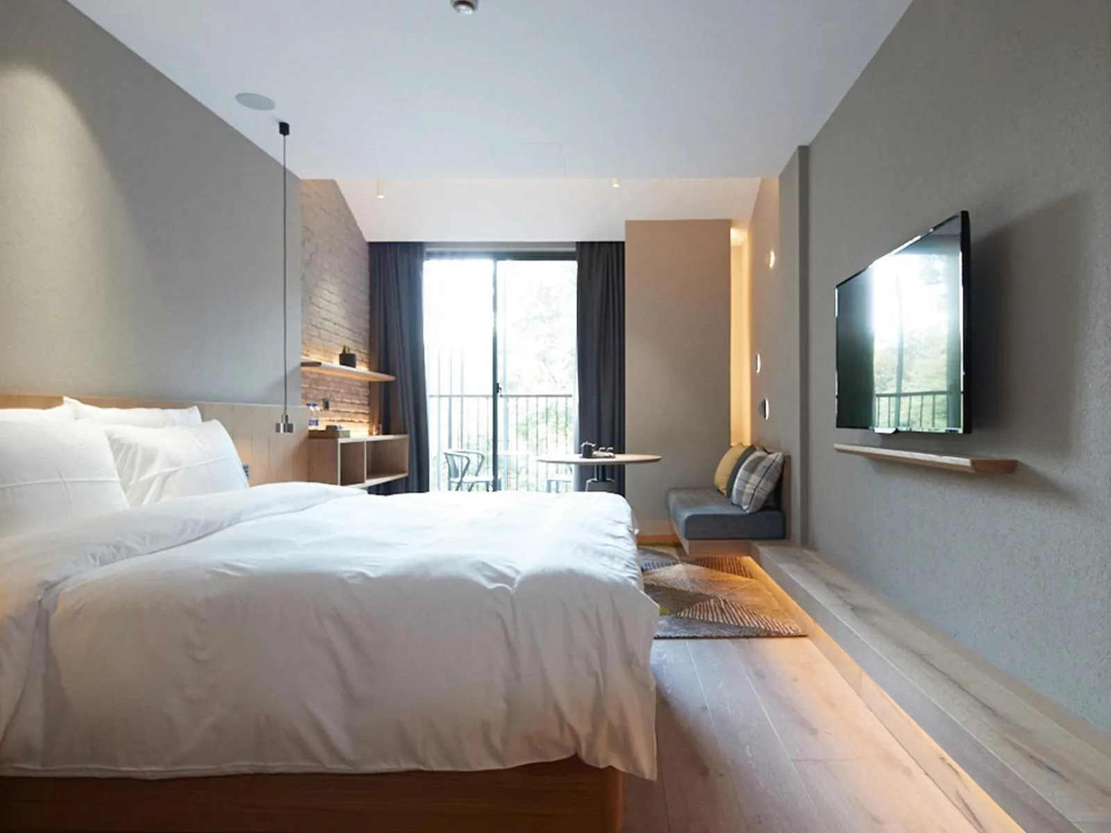 Photo of the whole room, Bed in EBO Hotel Hangzhou Wulin - 5 mins drive to the West Lake