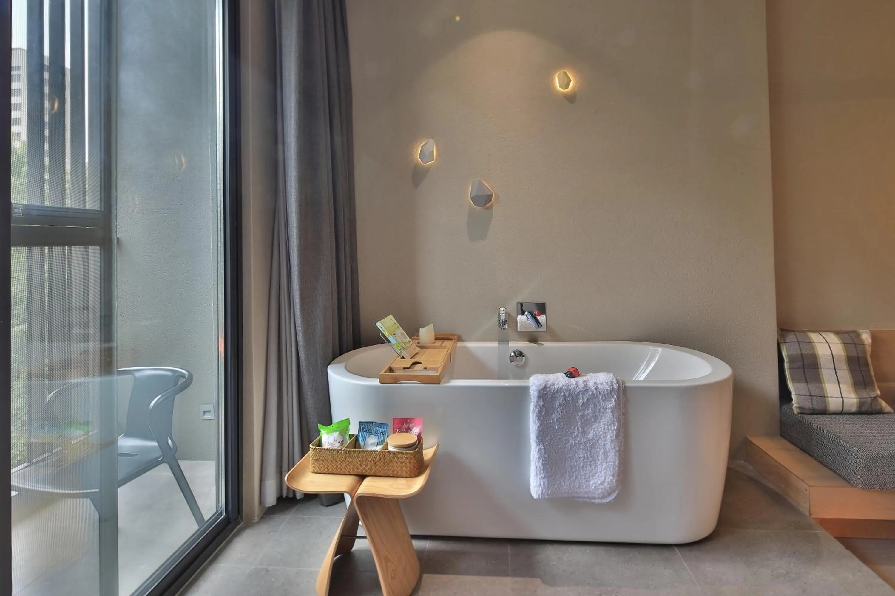 Bathroom in EBO Hotel Hangzhou Wulin - 5 mins drive to the West Lake