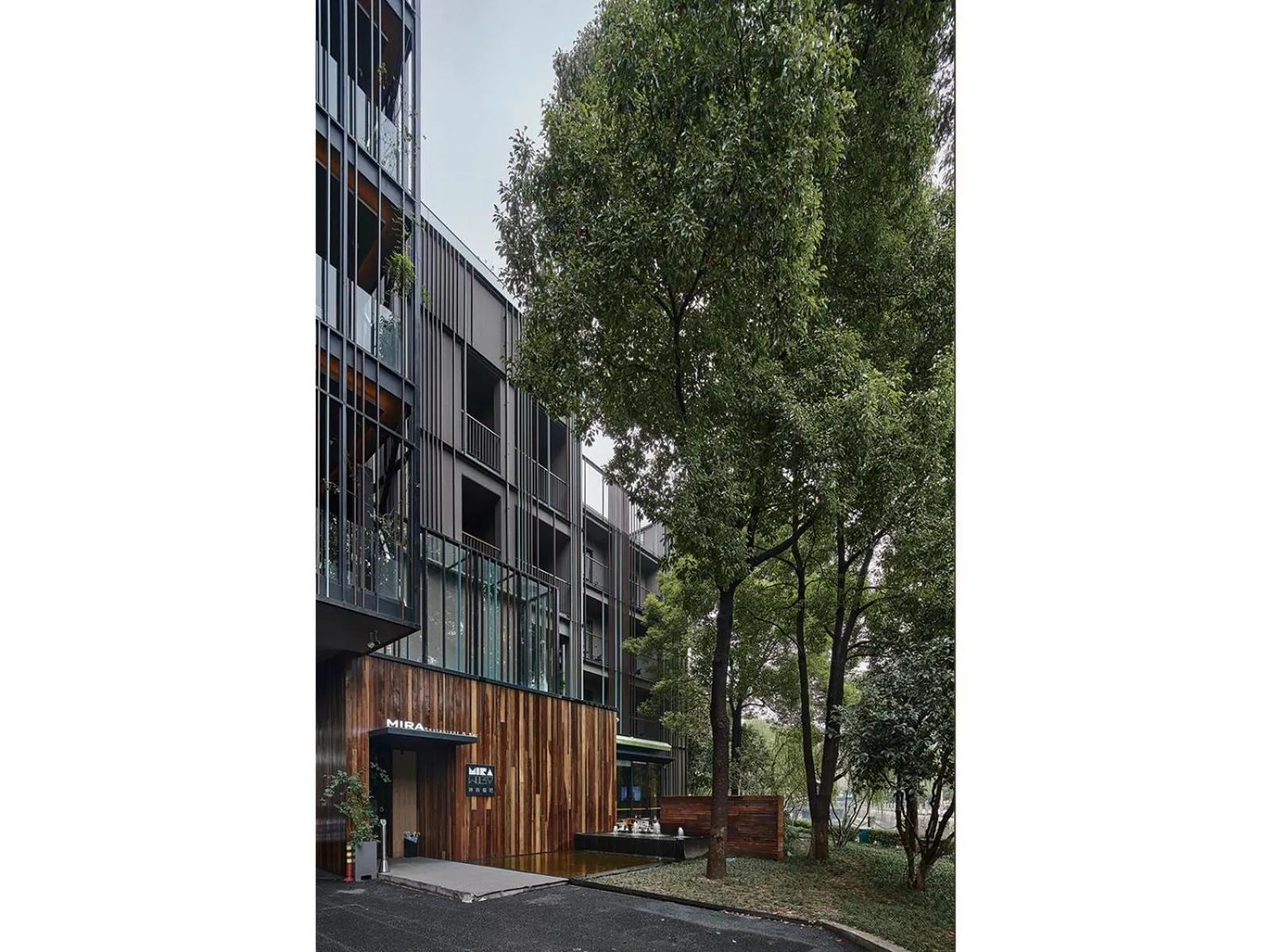 Facade/entrance in EBO Hotel Hangzhou Wulin - 5 mins drive to the West Lake