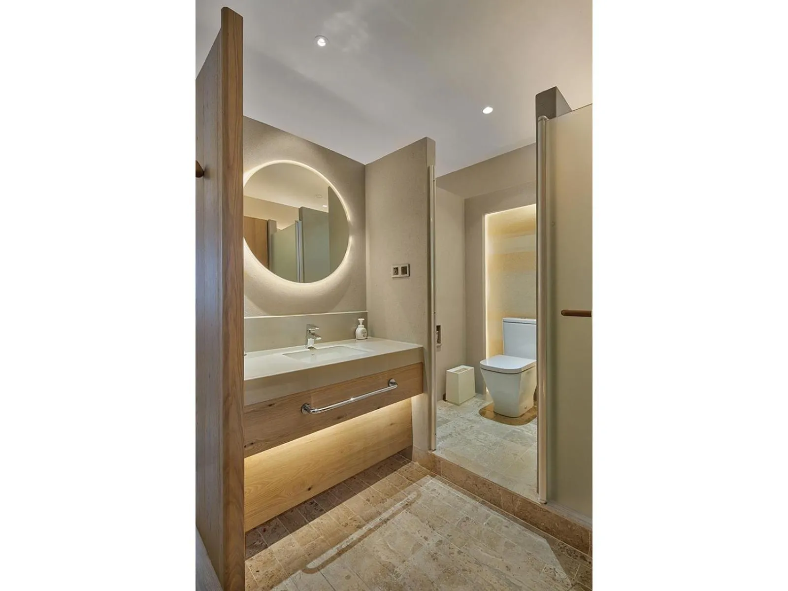 Bathroom, Bed in EBO Hotel Hangzhou Wulin - 5 mins drive to the West Lake