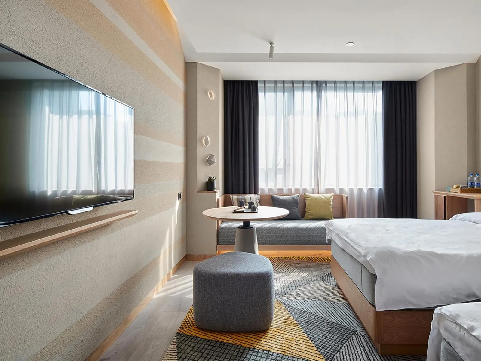 Photo of the whole room, Bed in EBO Hotel Hangzhou Wulin - 5 mins drive to the West Lake