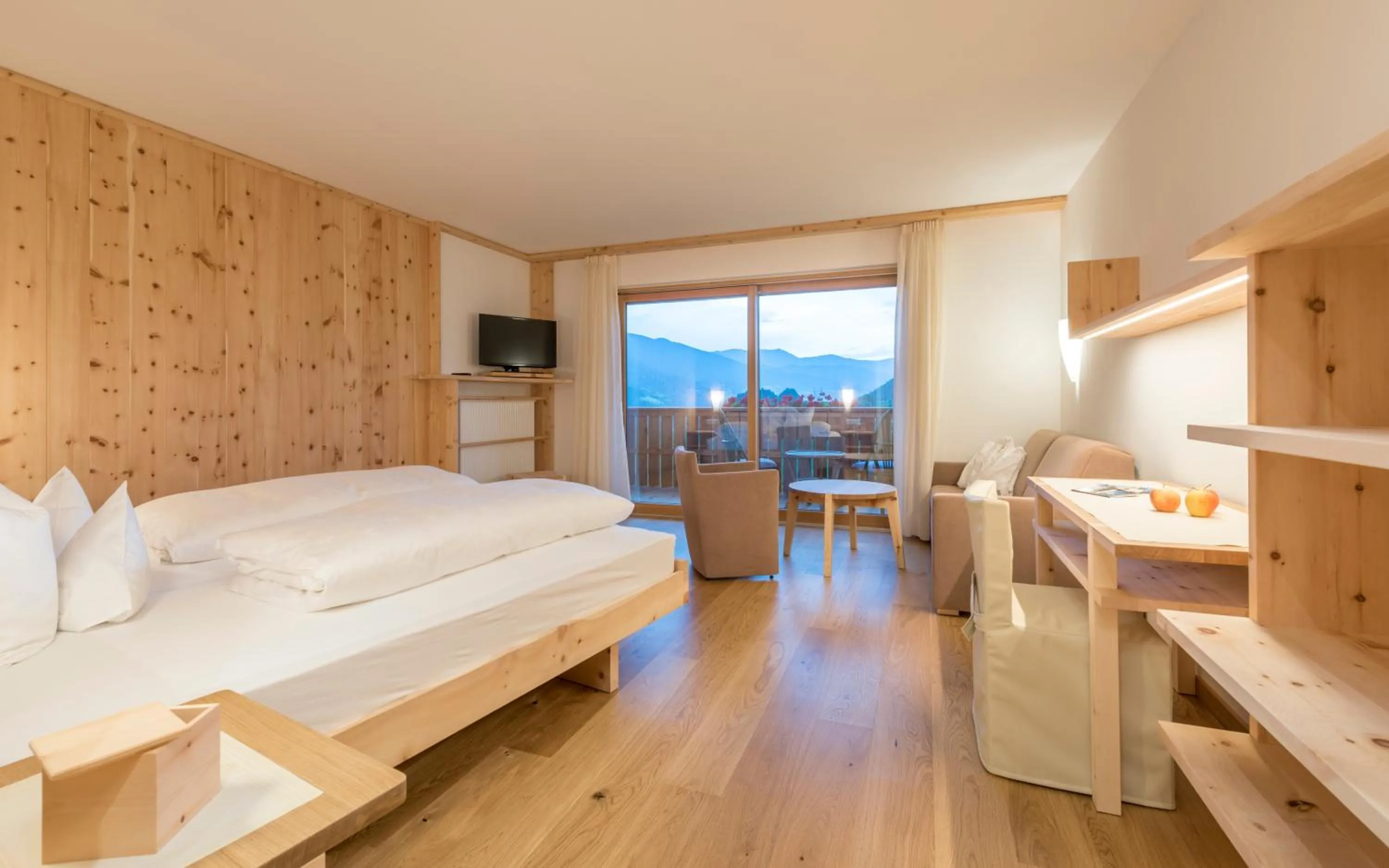 Photo of the whole room, Bed in Hotel Jonathan