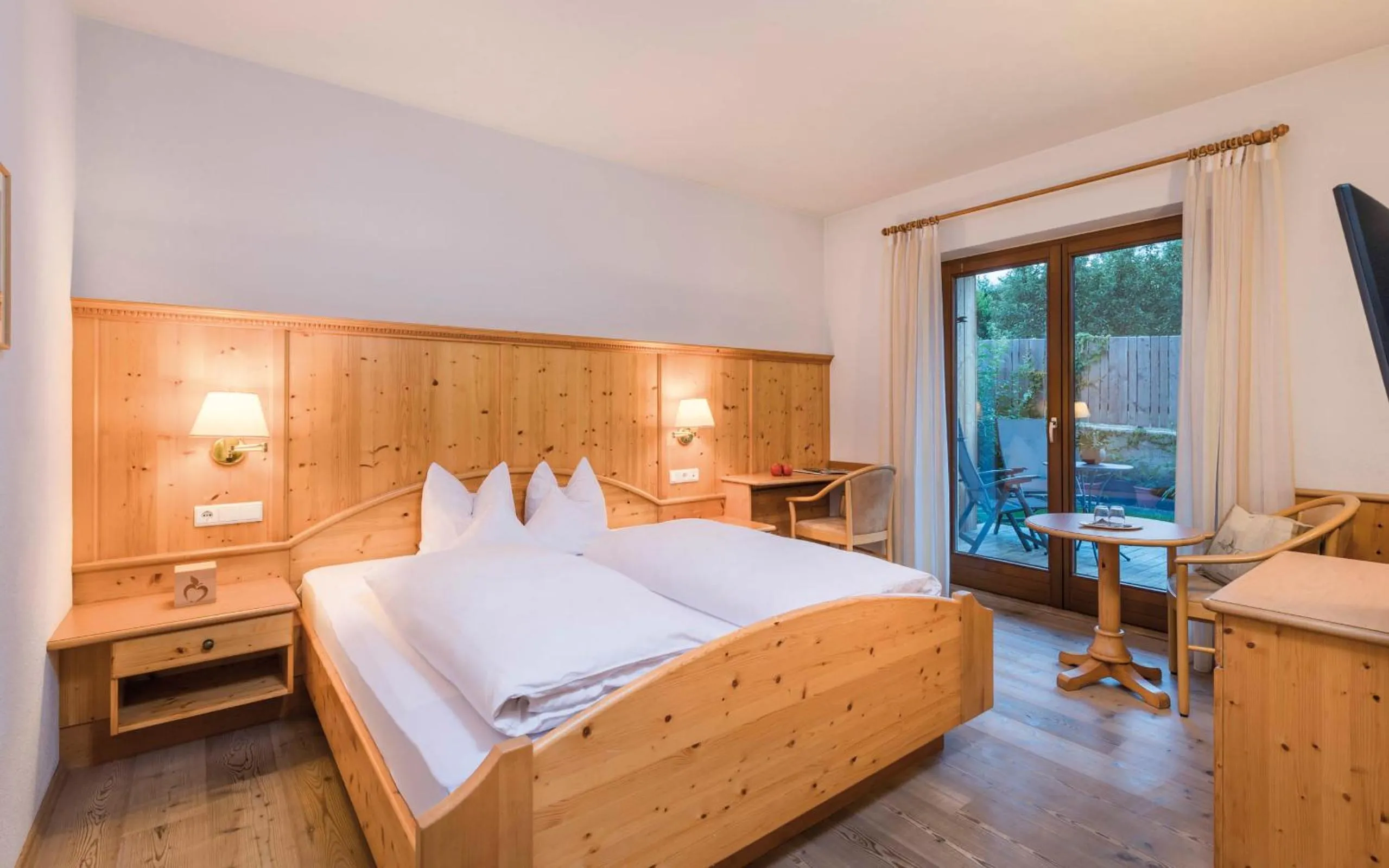 Photo of the whole room, Bed in Hotel Jonathan