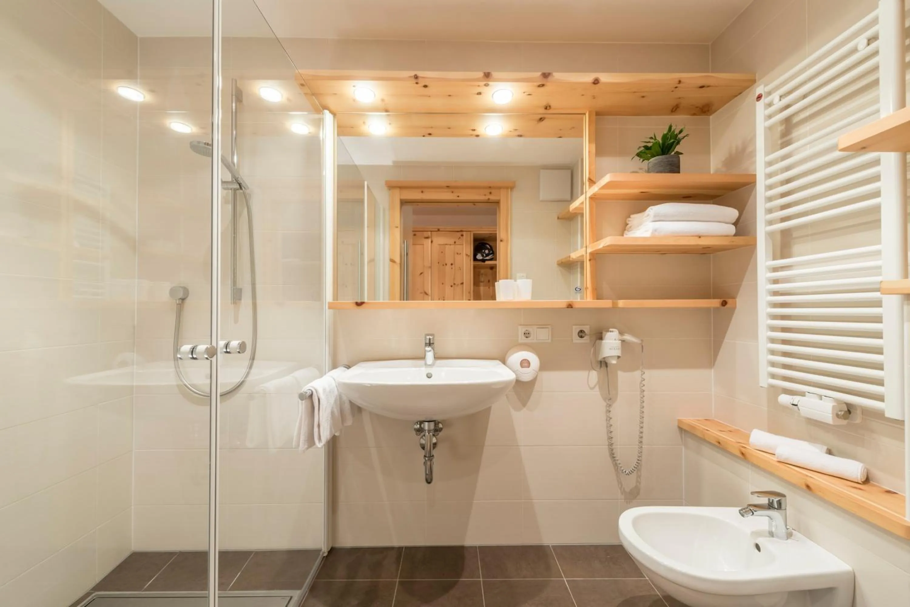 Shower in Hotel Jonathan