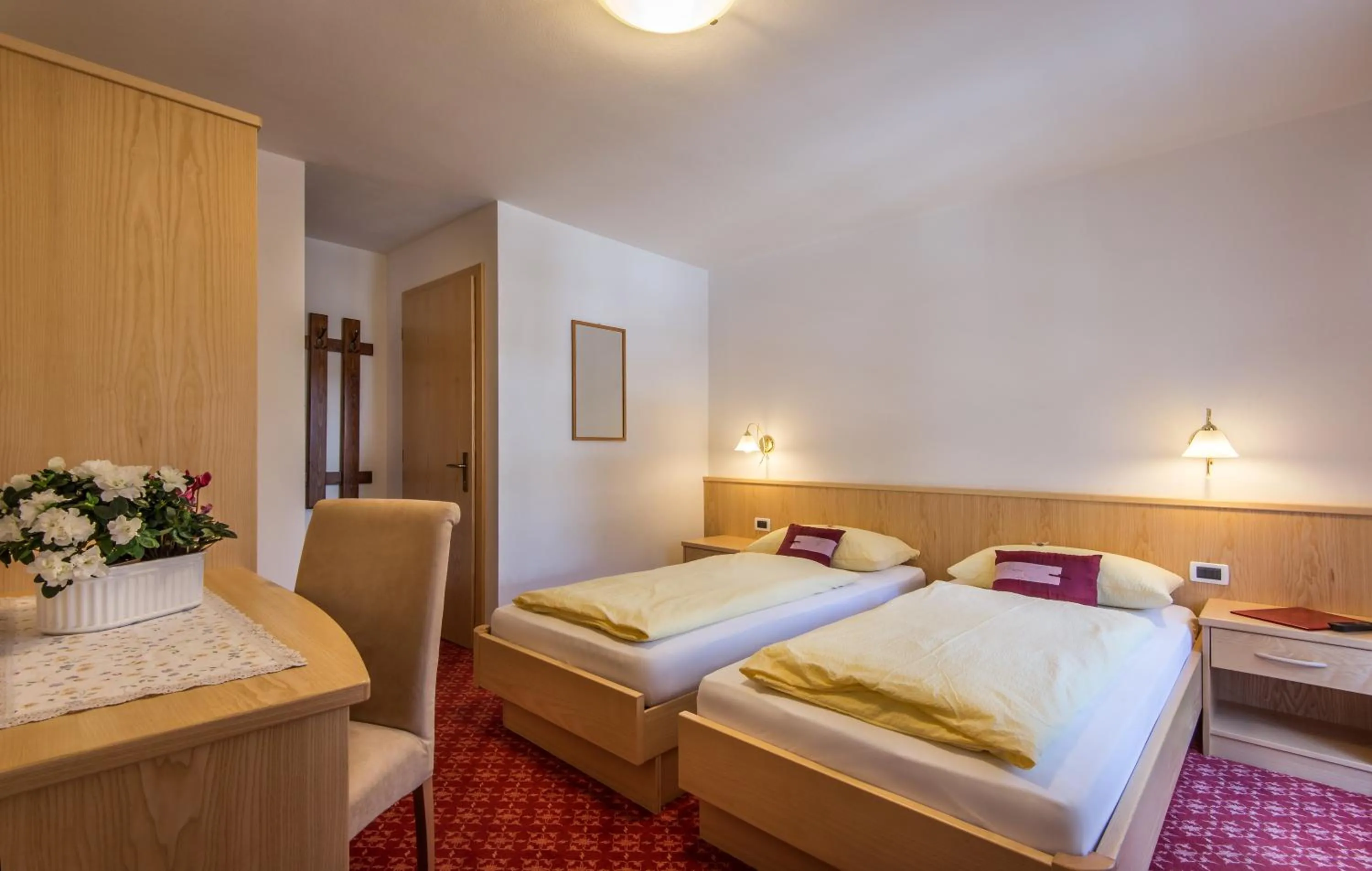 Photo of the whole room, Bed in Ciasa Roch