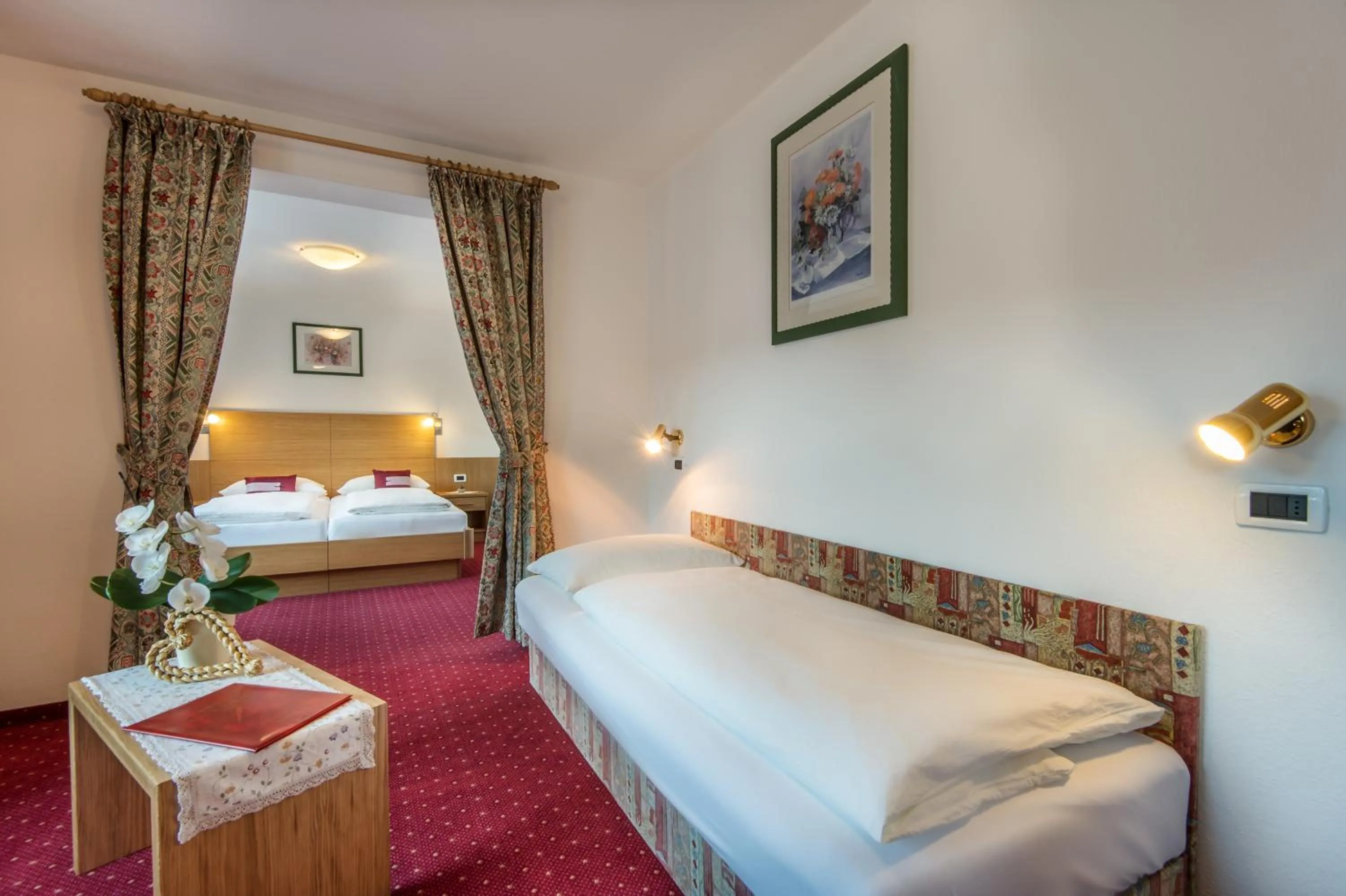 Photo of the whole room, Bed in Ciasa Roch
