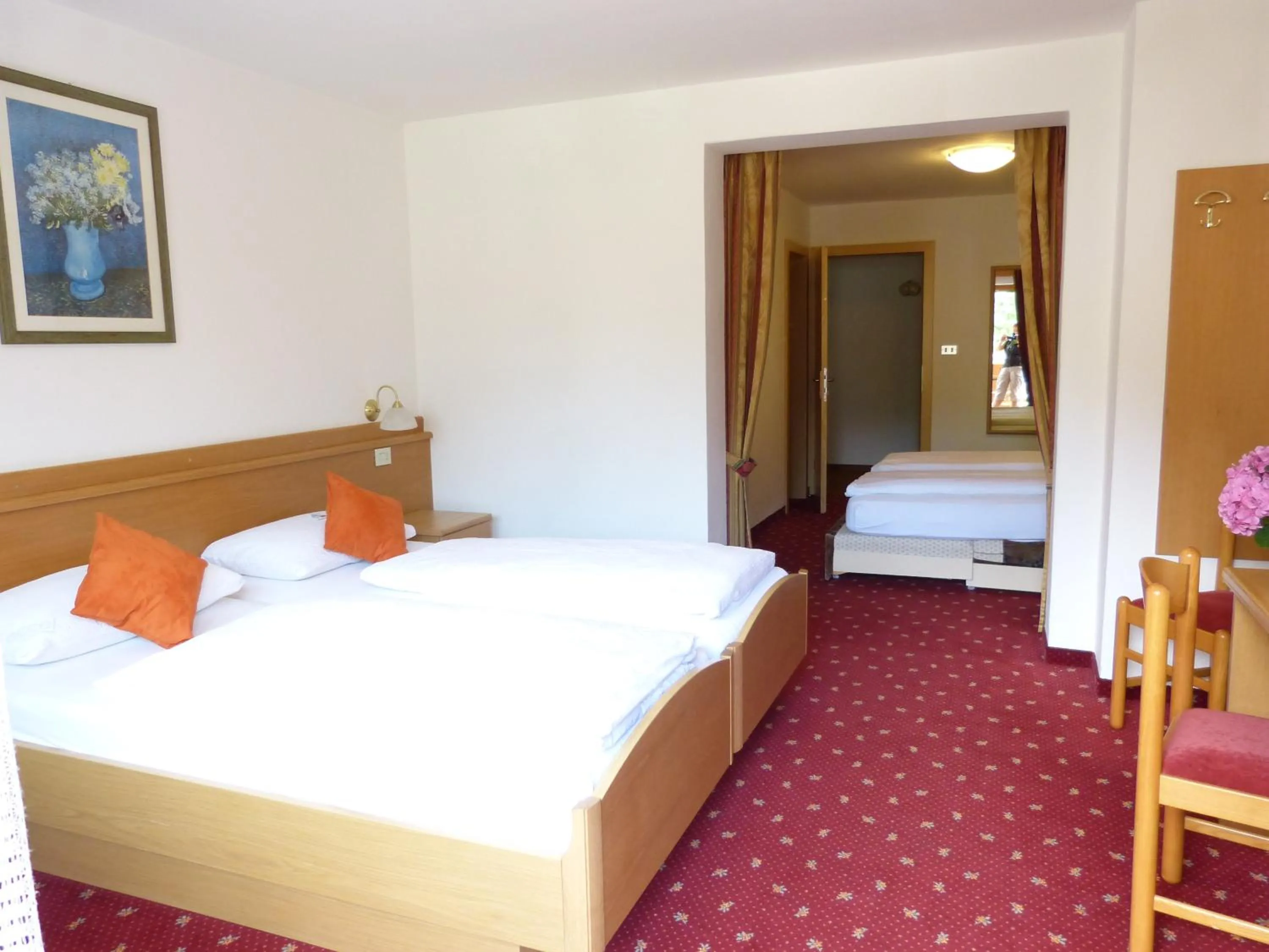 Photo of the whole room, Bed in Ciasa Roch