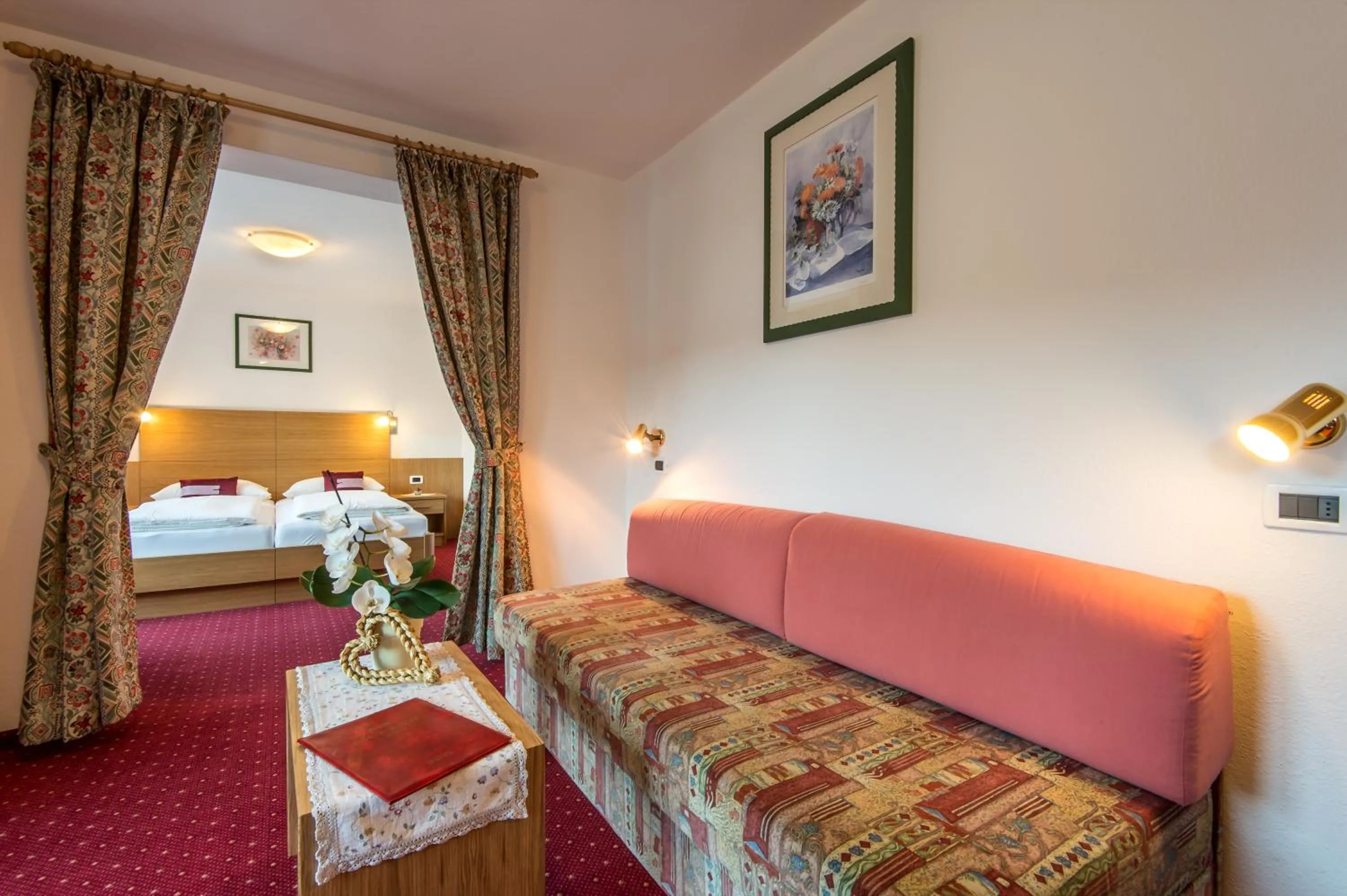 Photo of the whole room, Bed in Ciasa Roch