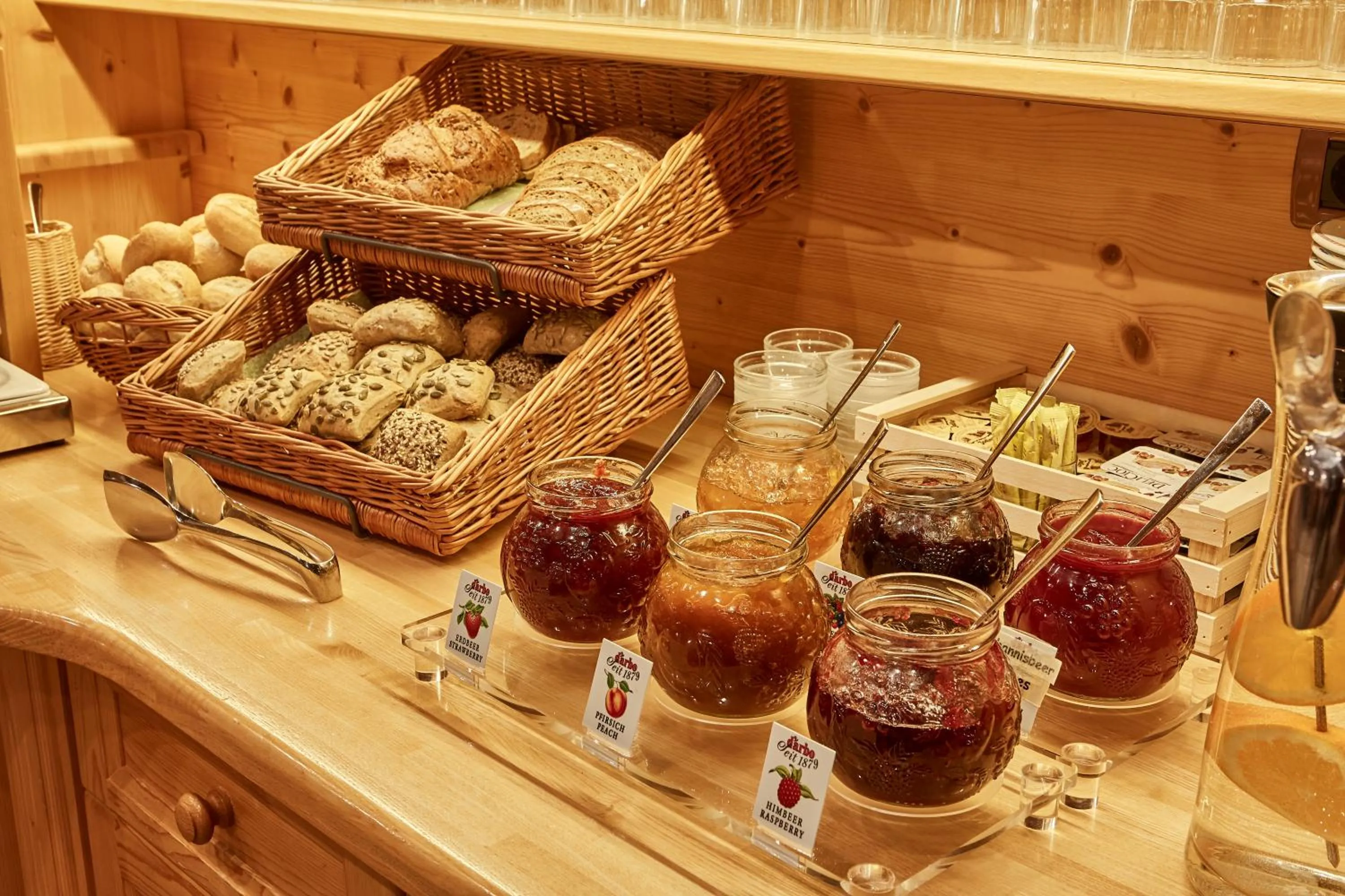 Continental breakfast in Ciasa Roch