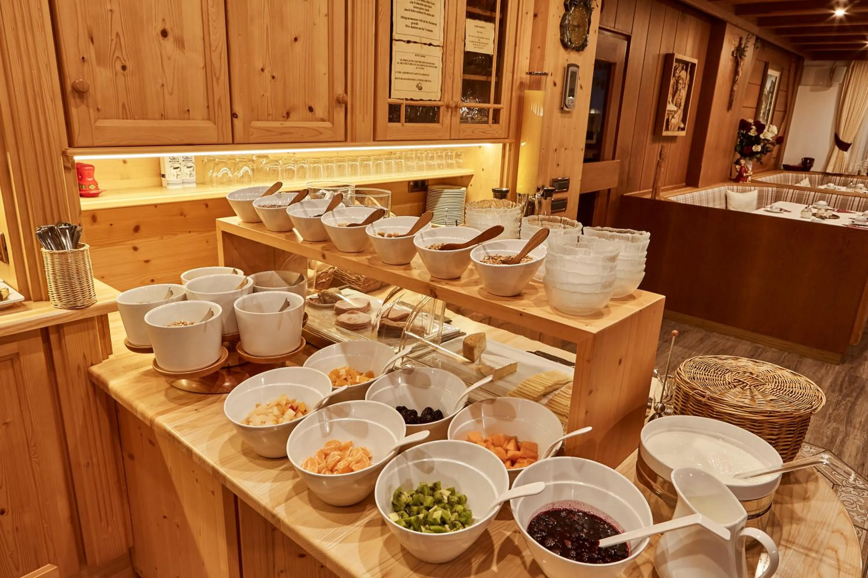 Buffet breakfast in Ciasa Roch