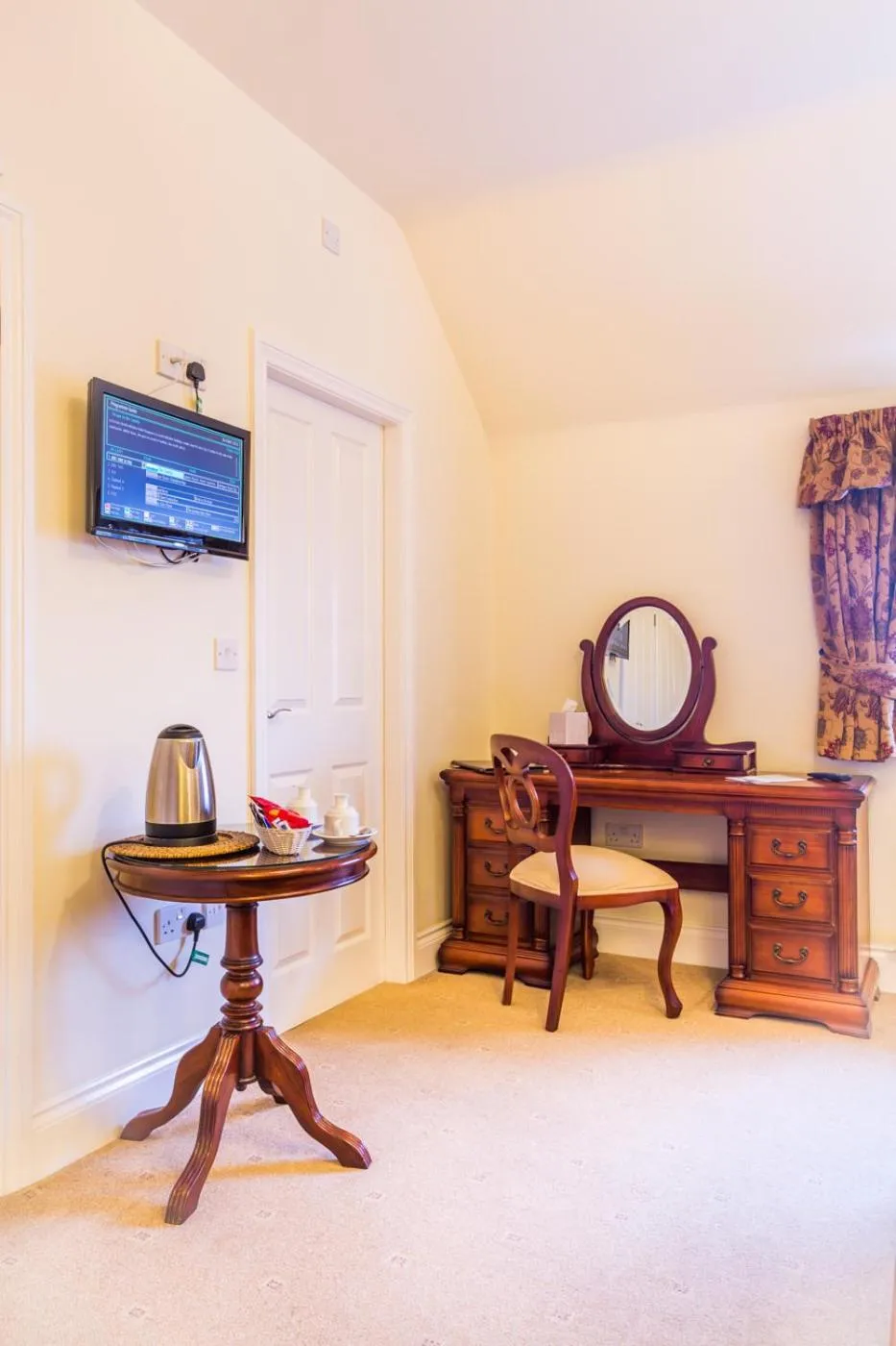 Coffee/tea facilities in The Down Inn