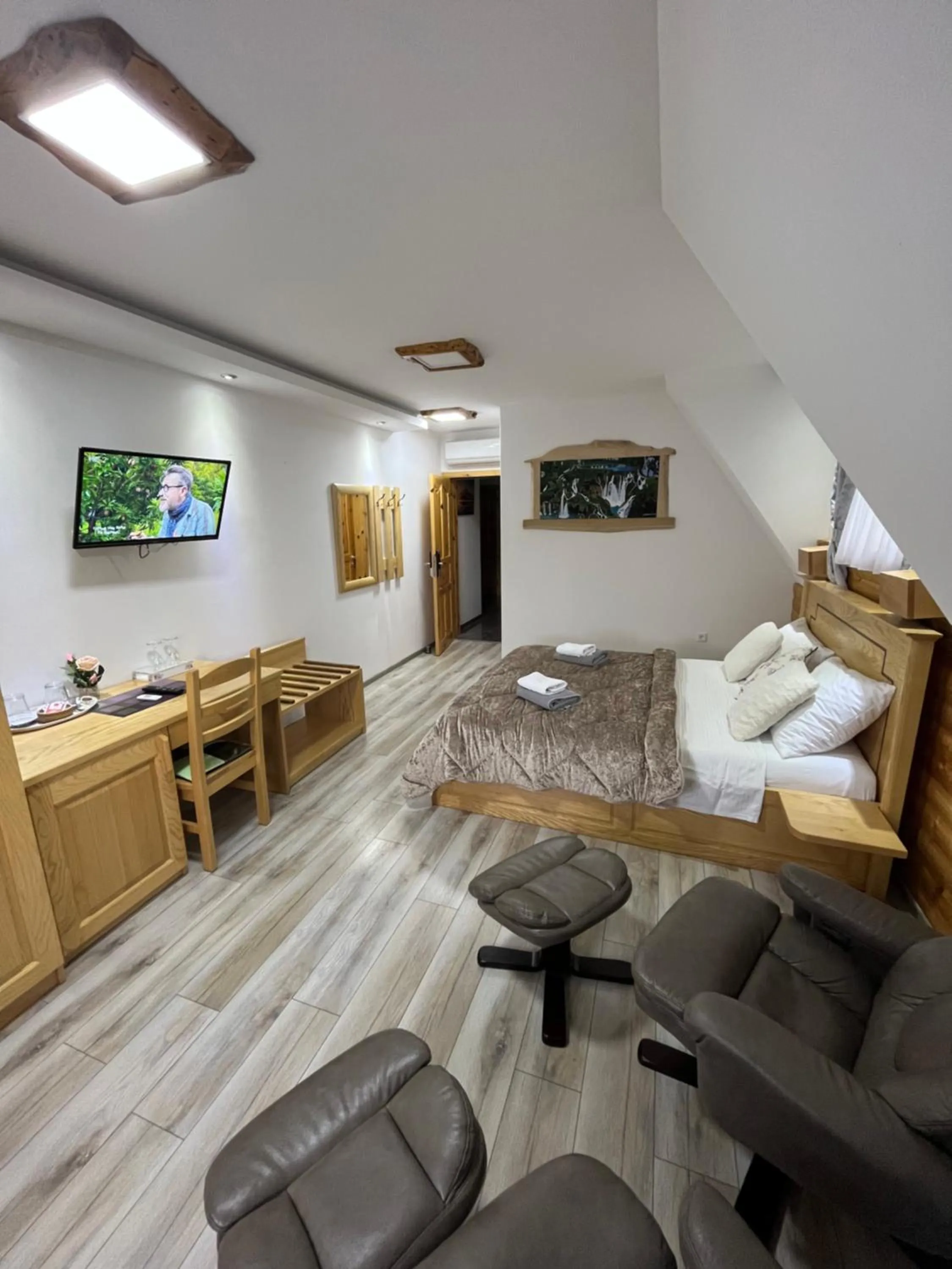 Bed in Rustic Inn River