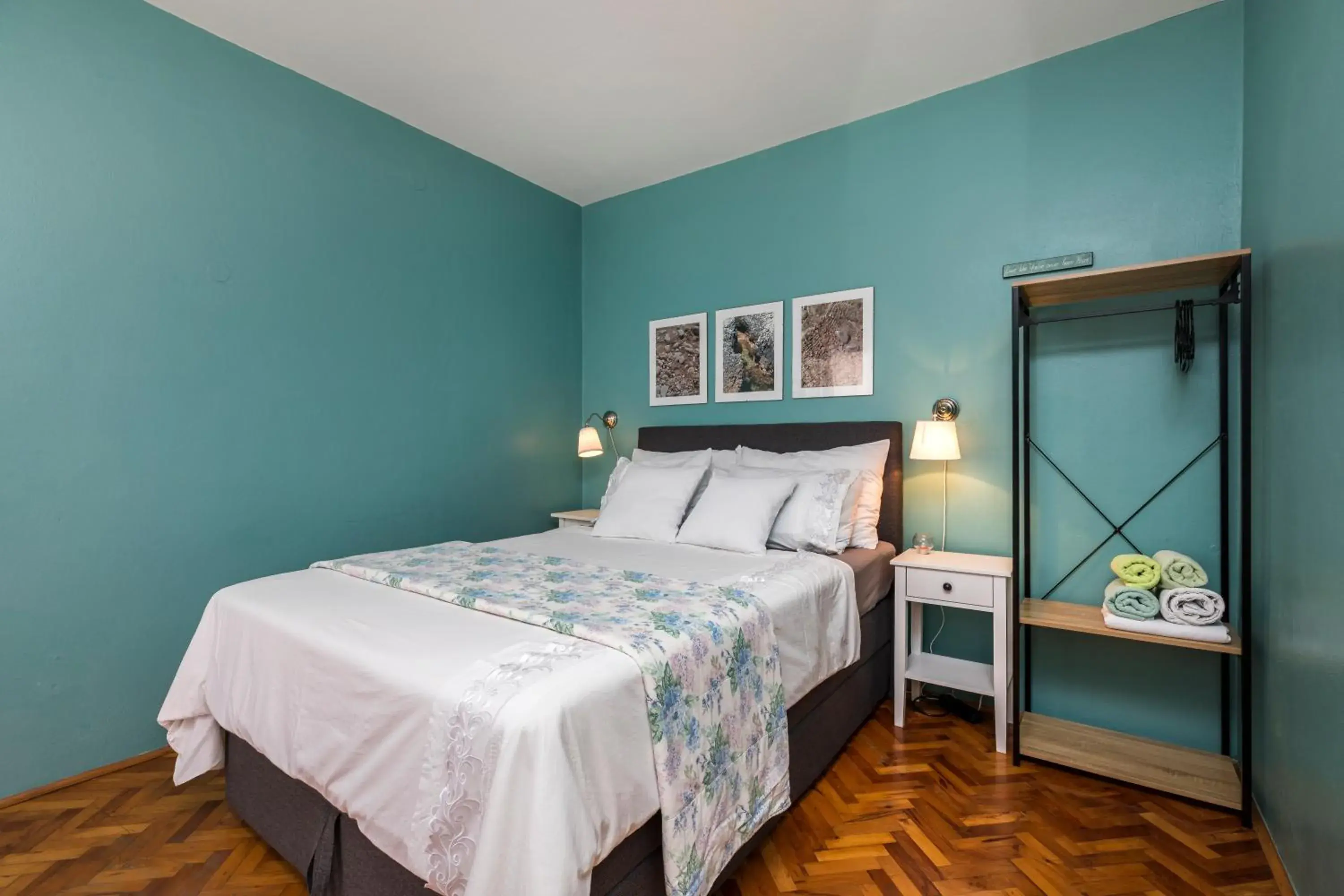 Small Double Room with Terrace in Alaburic rooms & apartment Small Double Room with Terrace in Alaburic rooms & apartment