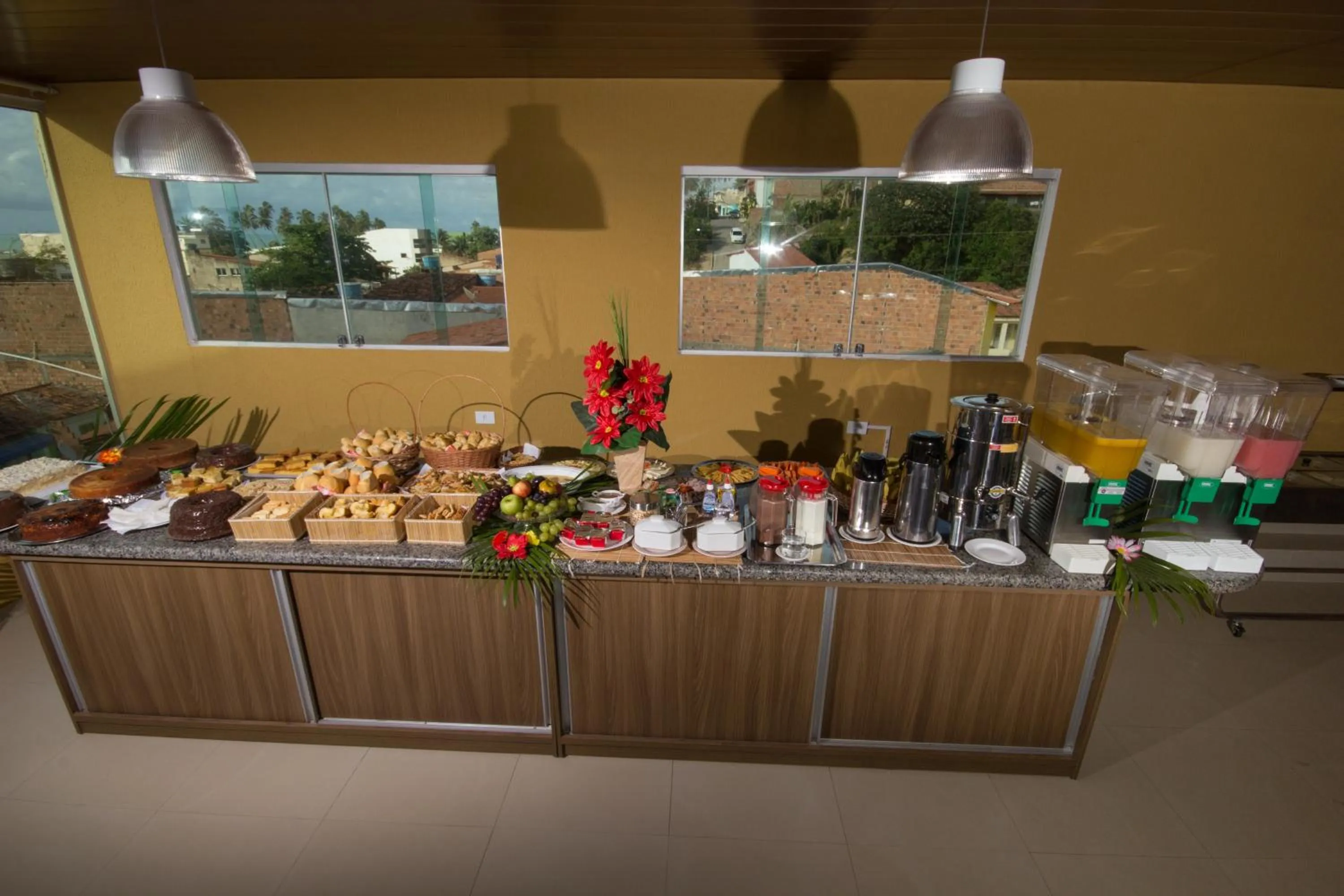 Restaurant/places to eat in Pousada Maragolfinho