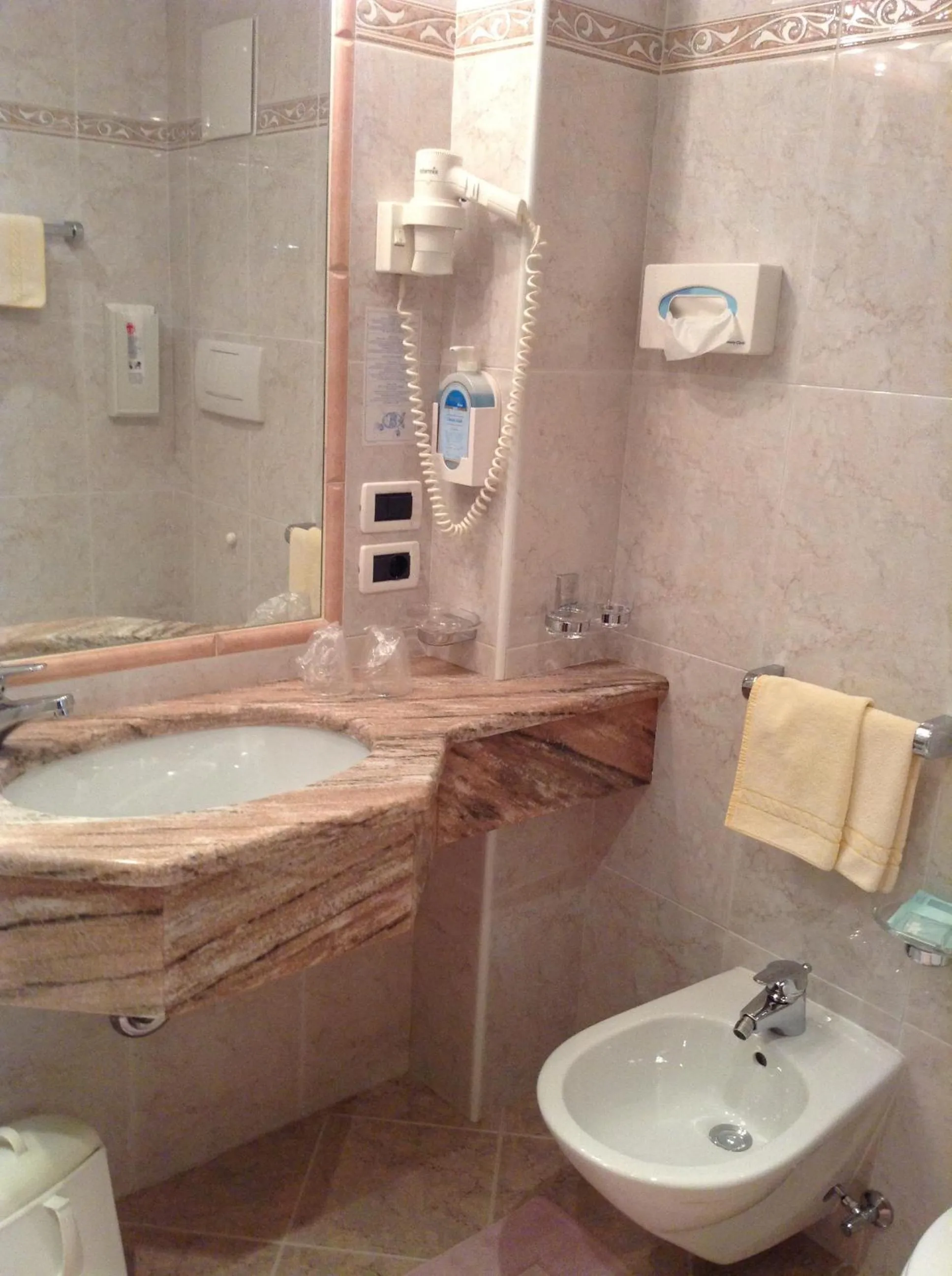 Shower in Hotel Maria