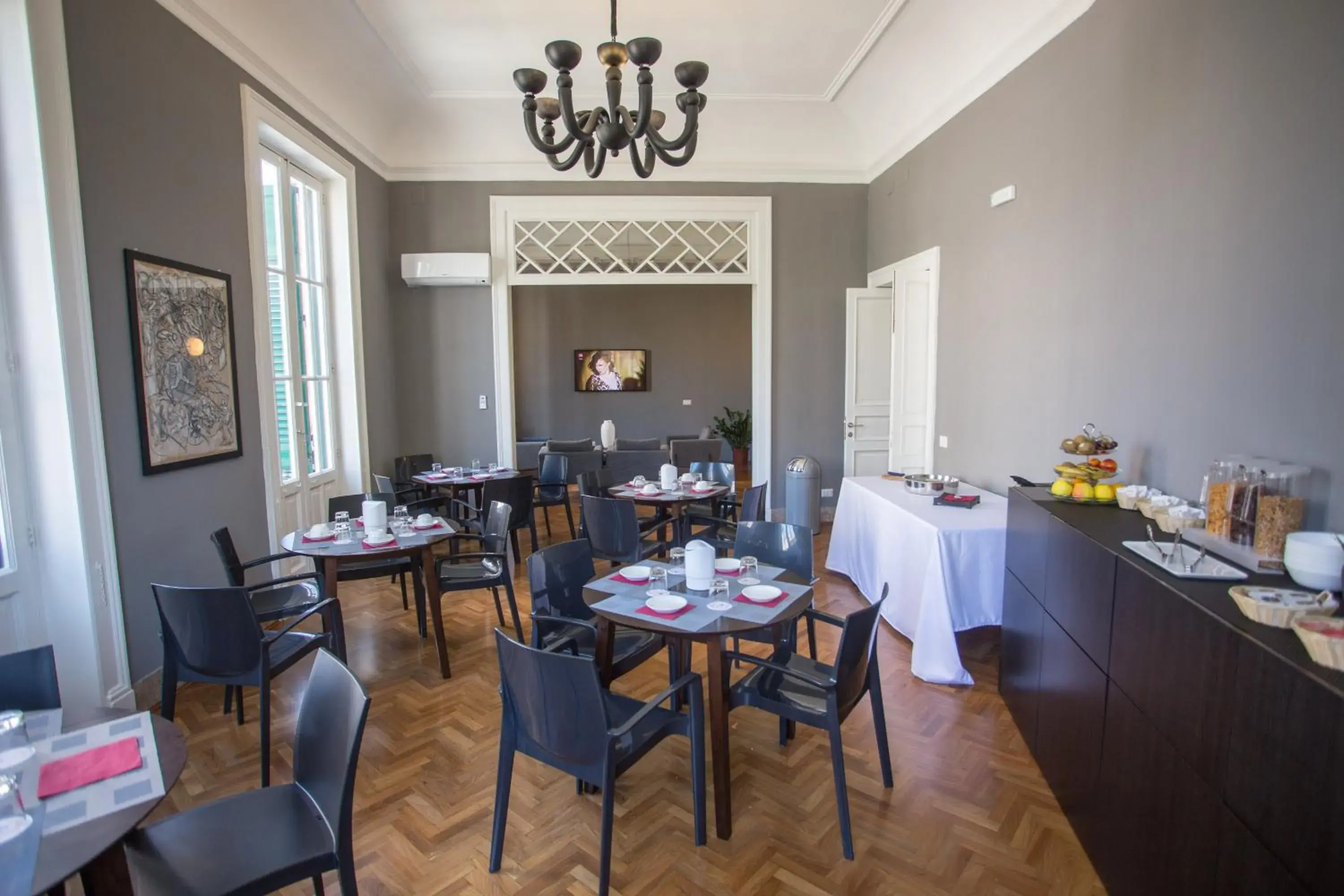 Restaurant/places to eat in Re Vittorio De Luxe Restaurant/places to eat in Re Vittorio De Luxe