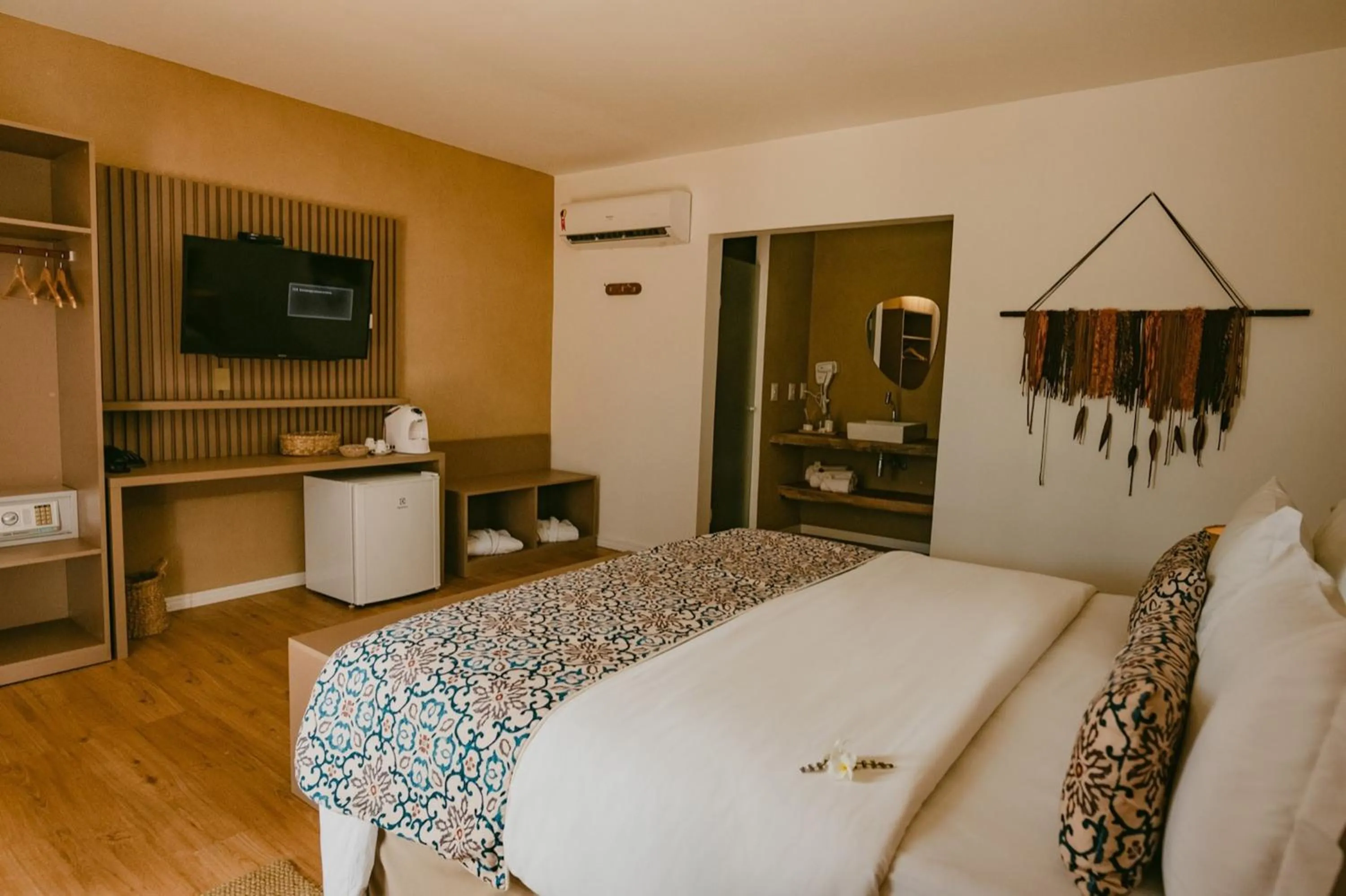 TV and multimedia, Bed in Dolphin Hotel