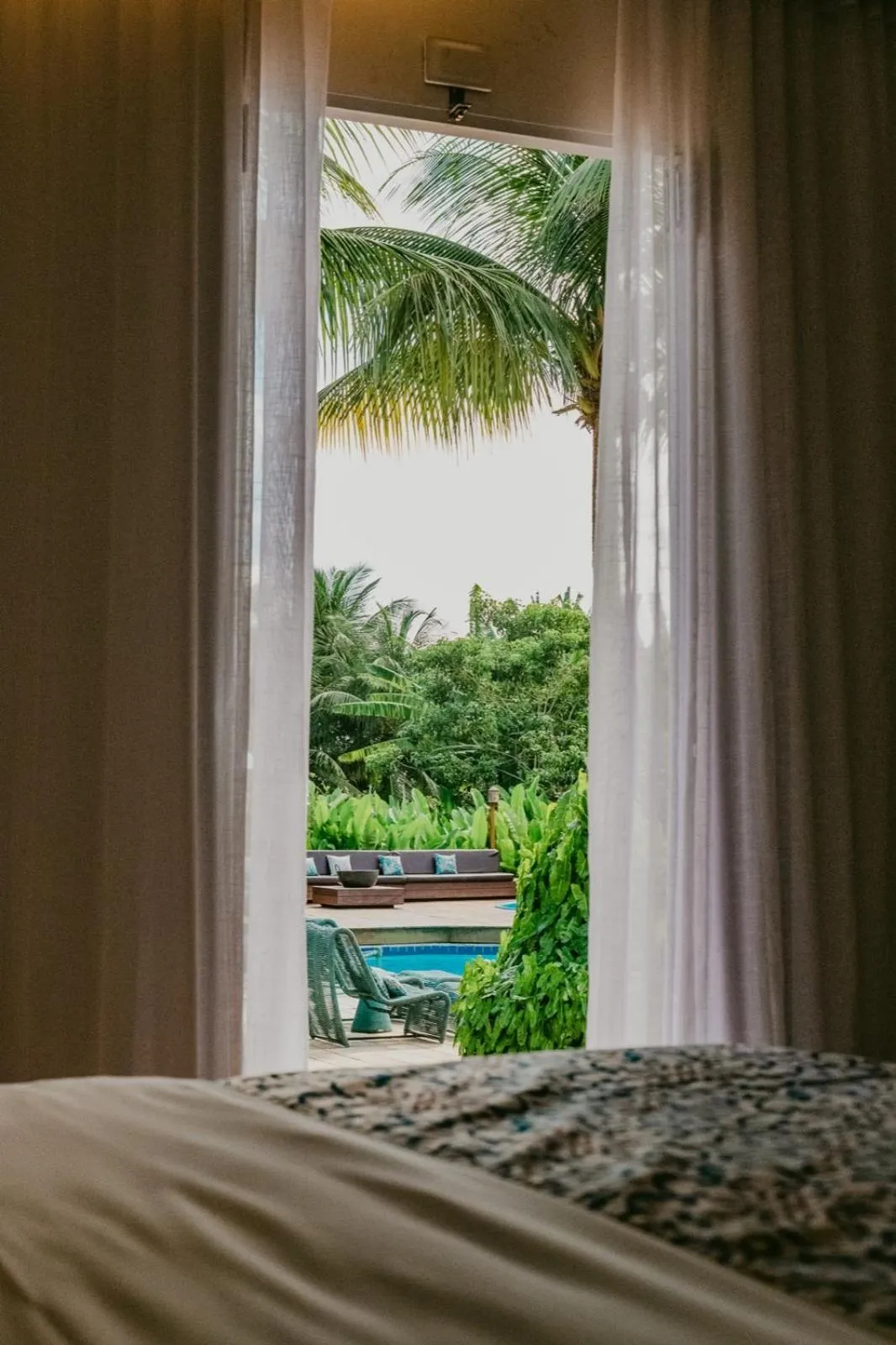 Garden view, Bed in Dolphin Hotel