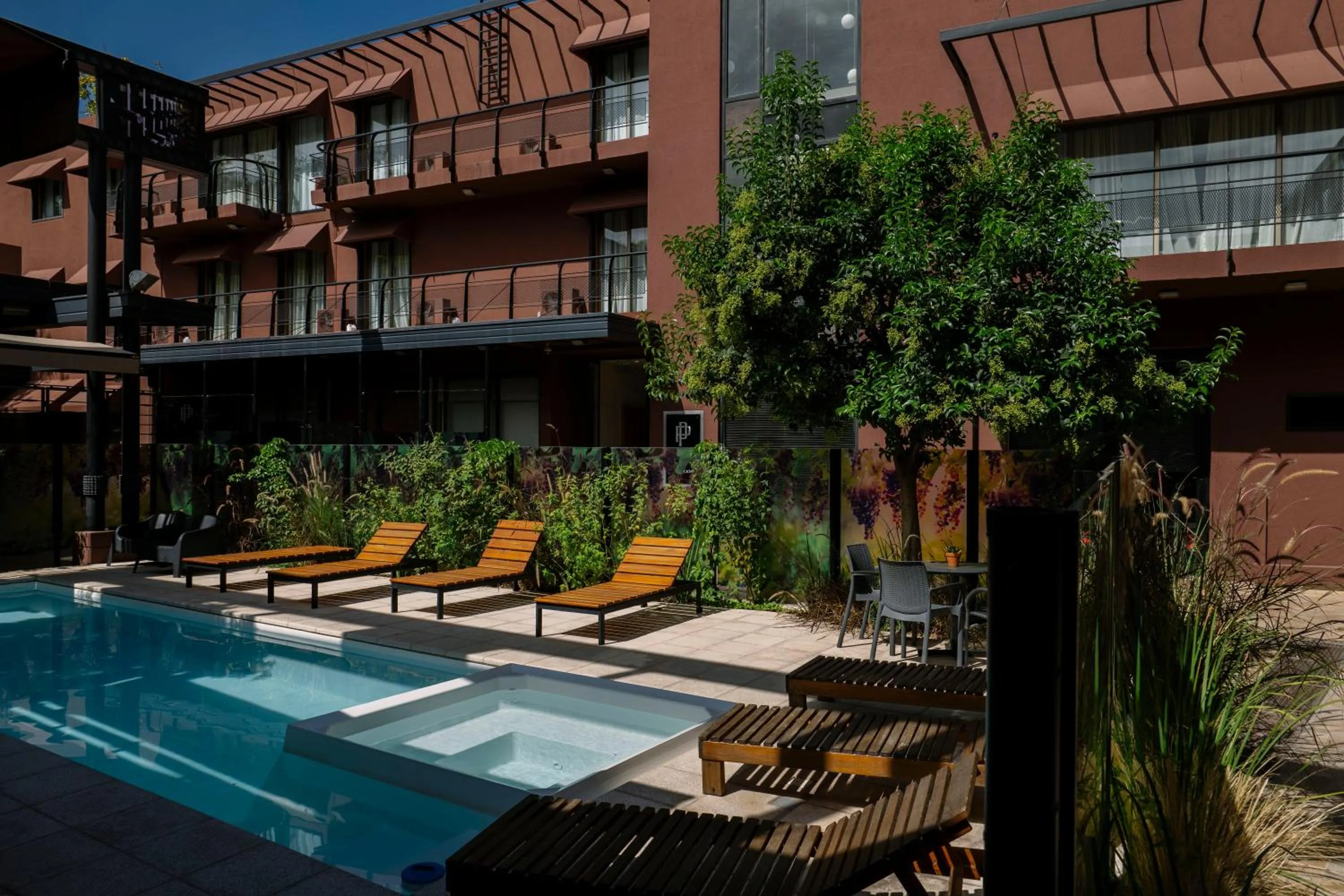Swimming pool in Plaza Paradiso Petit Hotel