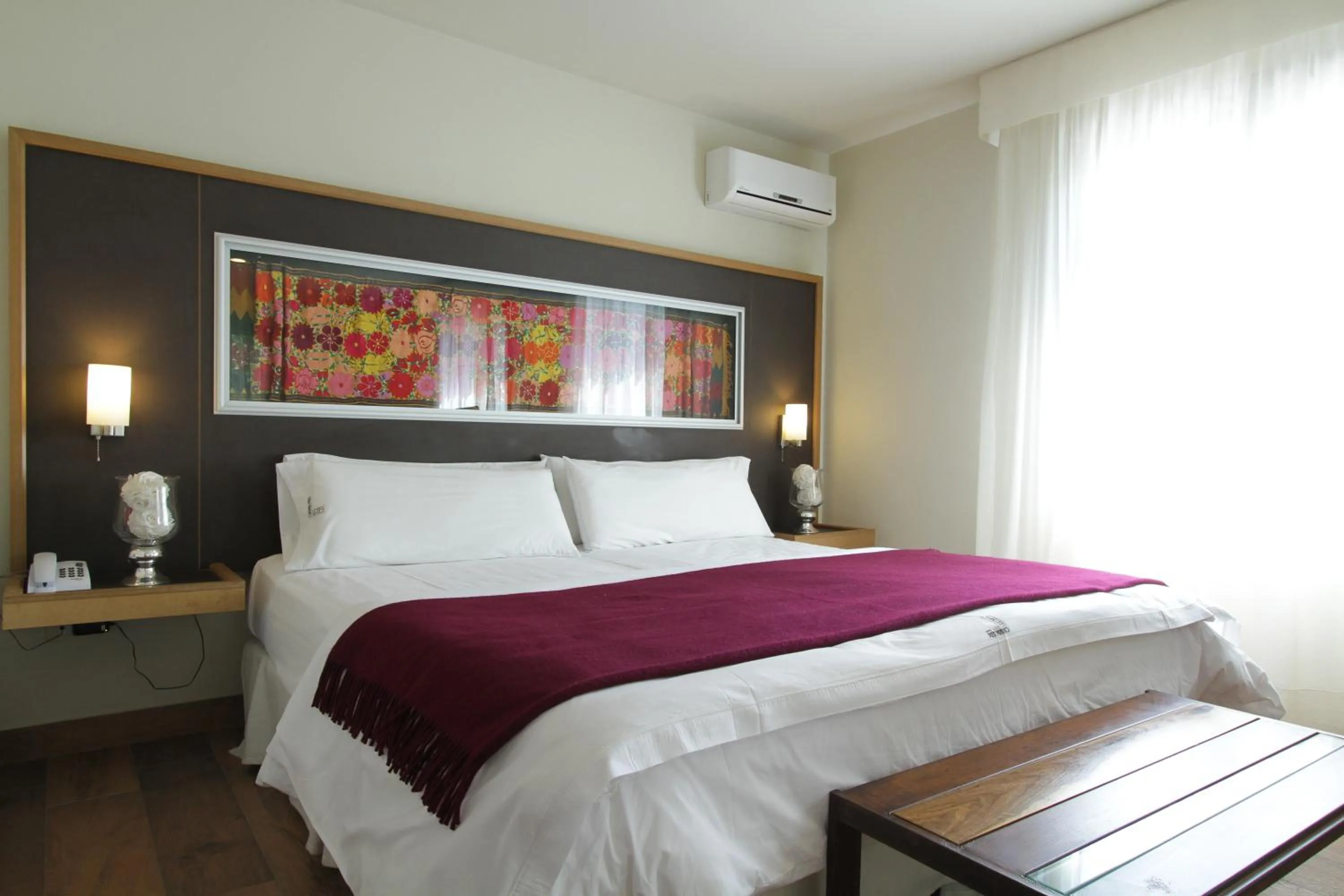 Bed in Plaza Paradiso Petit Hotel