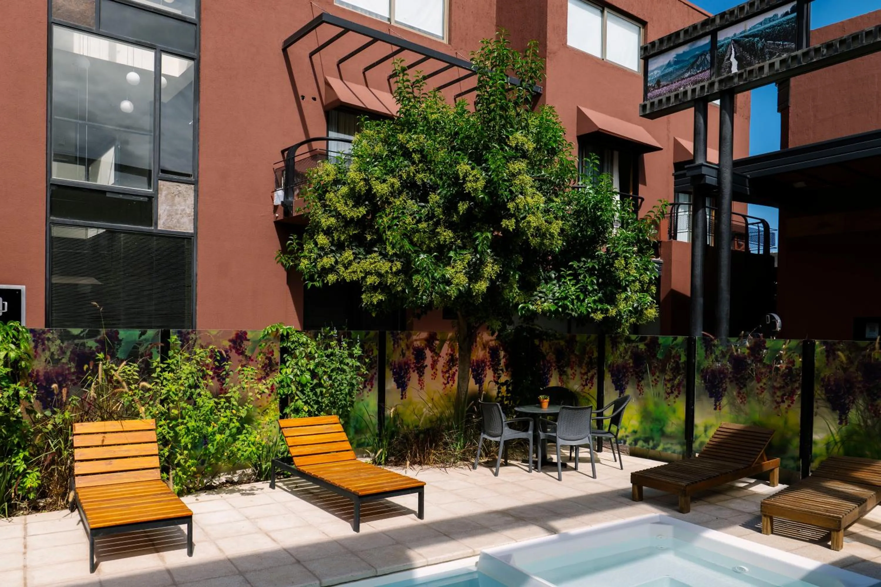 Swimming pool in Plaza Paradiso Petit Hotel