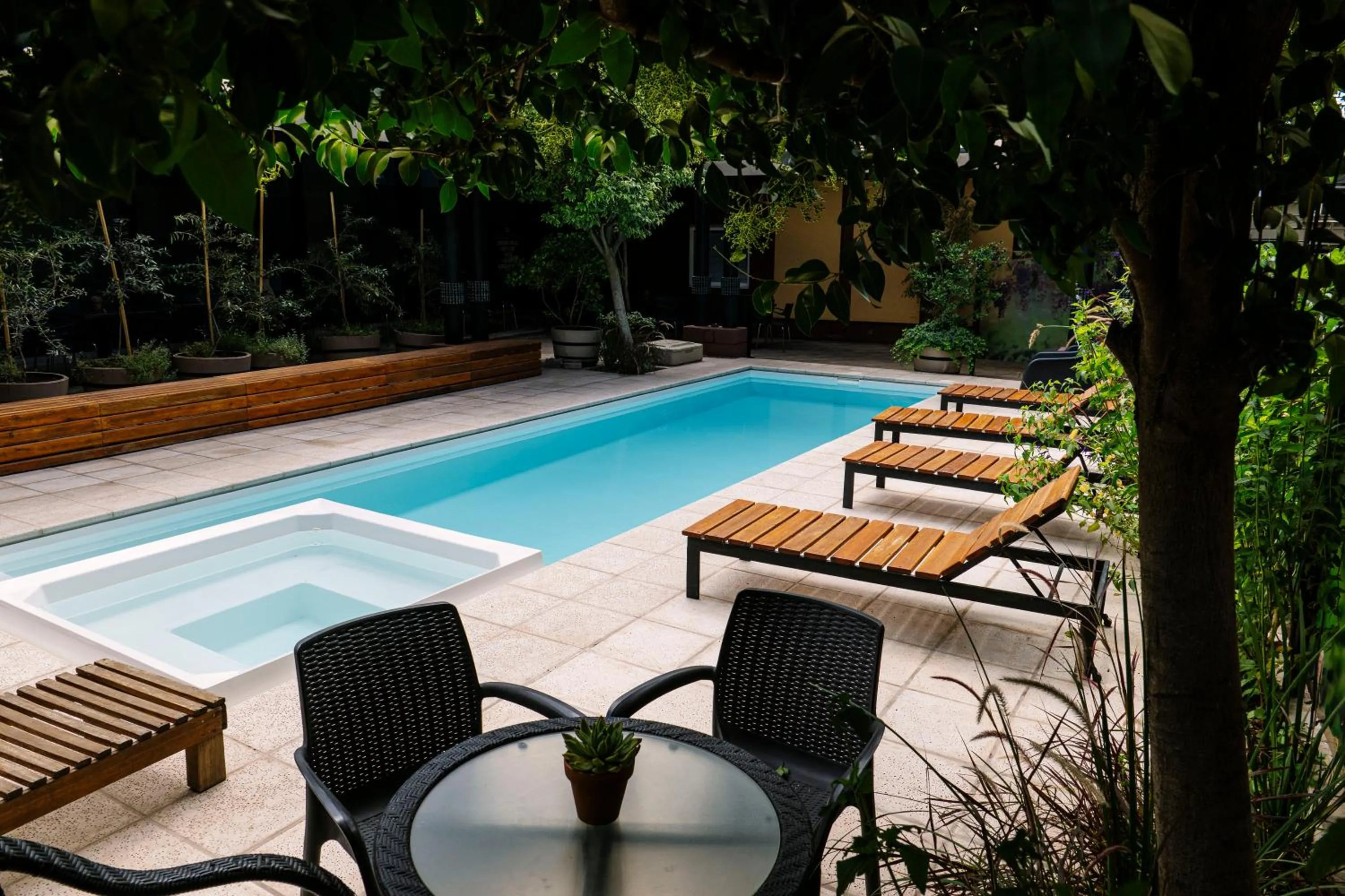 Swimming pool in Plaza Paradiso Petit Hotel