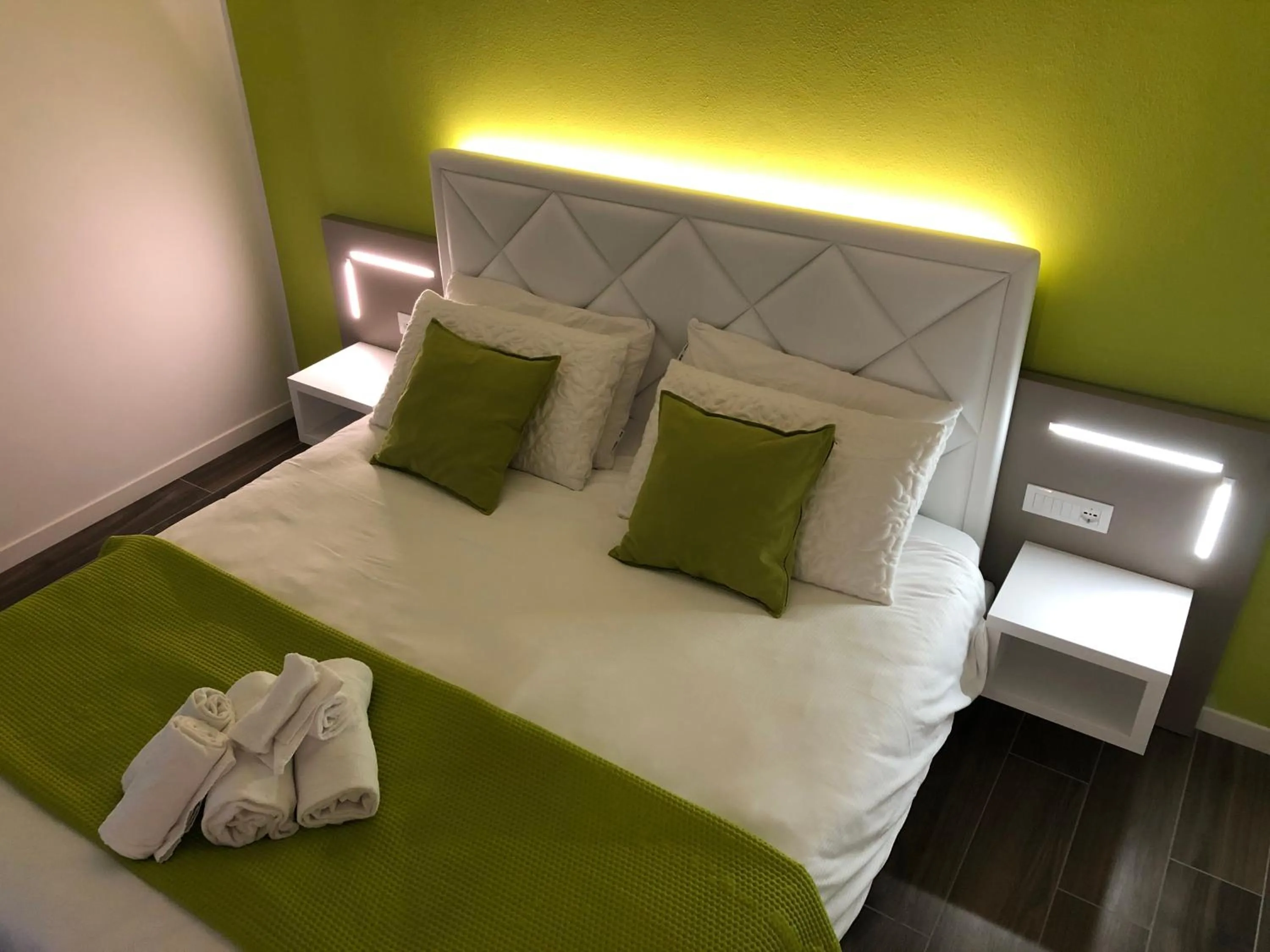 Photo of the whole room in B&B Alma Garda Lake