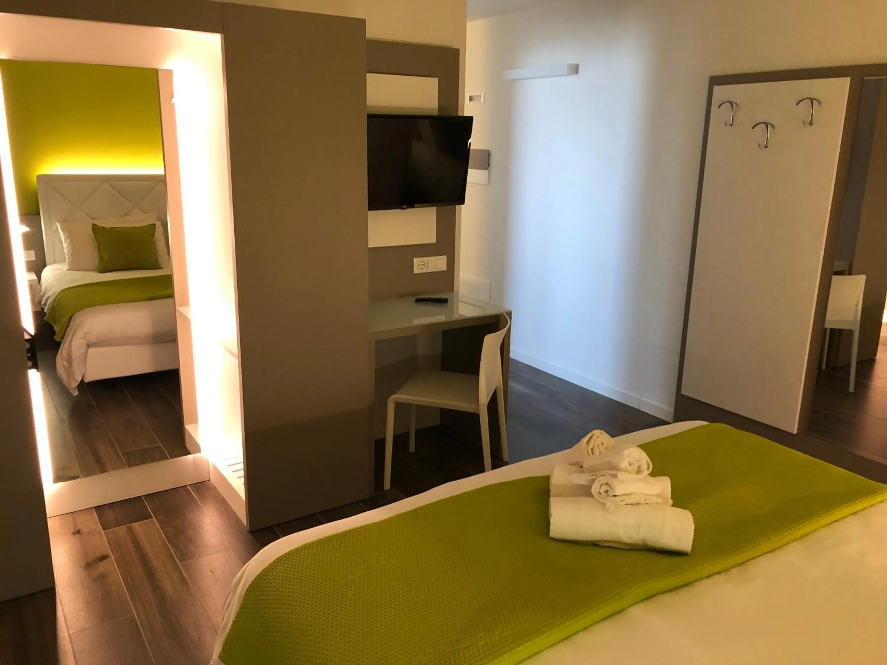 Photo of the whole room in B&B Alma Garda Lake