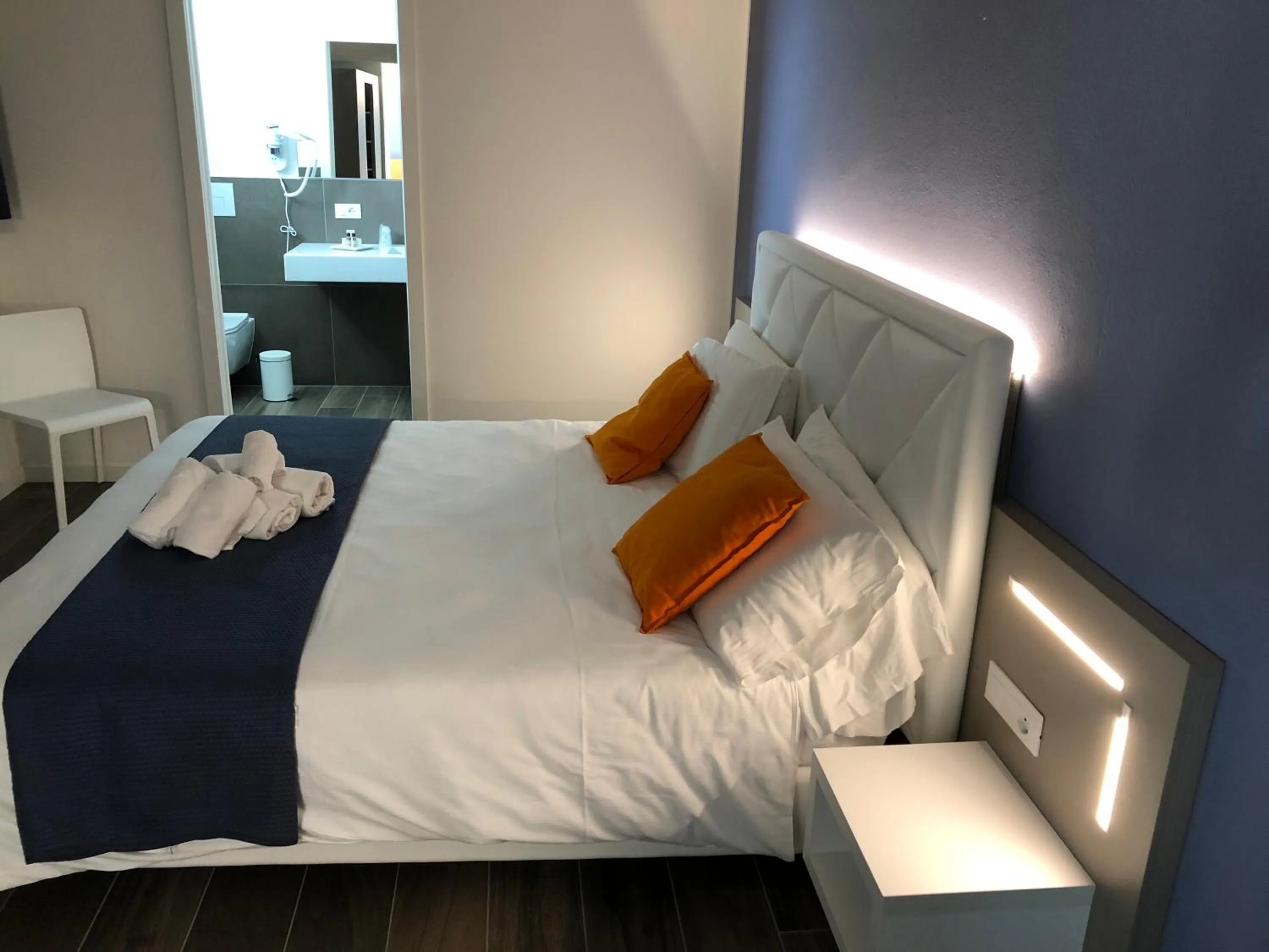 Photo of the whole room in B&B Alma Garda Lake