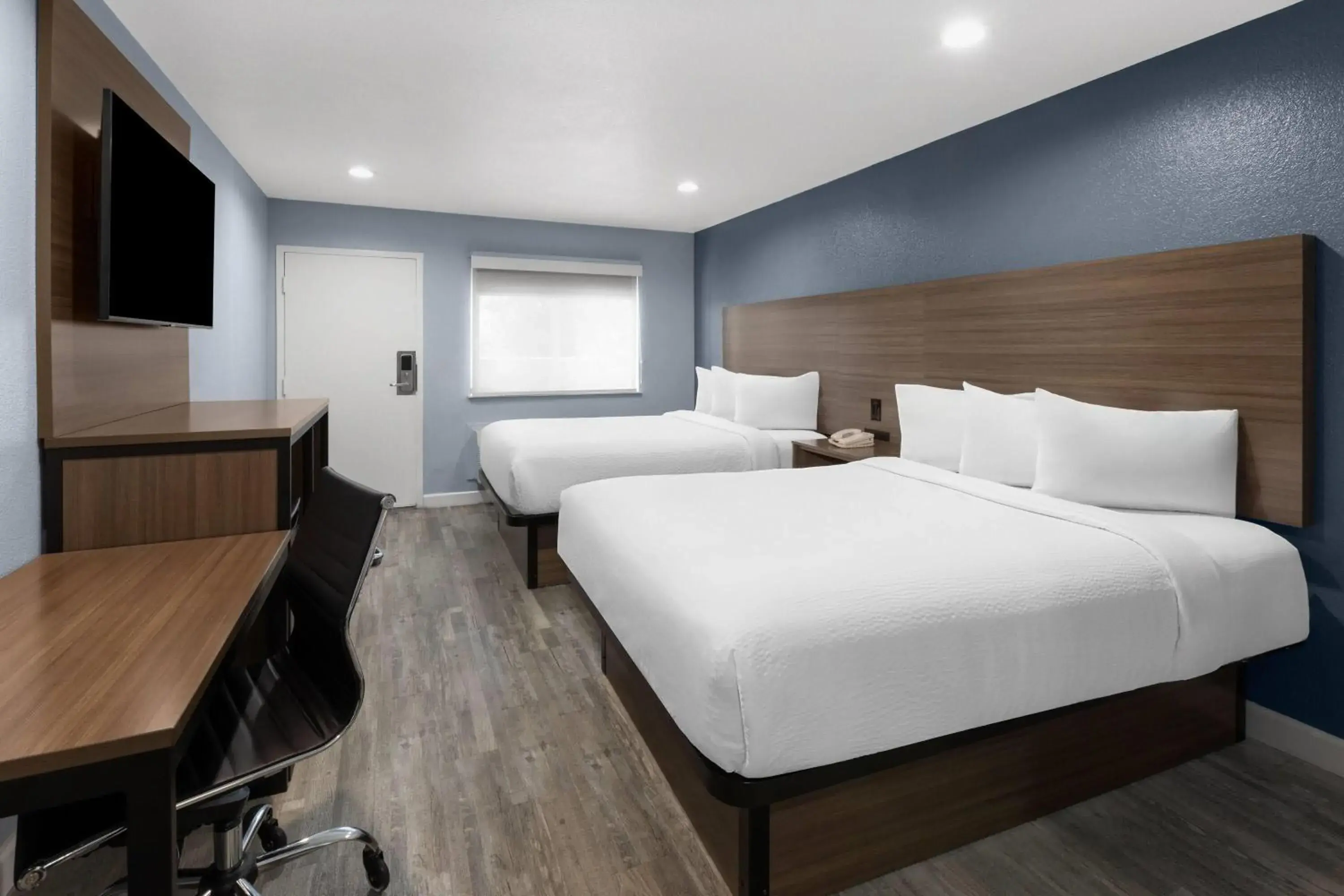 Photo of the whole room, Bed in Days Inn by Wyndham Arroyo Grande Pismo Beach Photo of the whole room, Bed in Days Inn by Wyndham Arroyo Grande Pismo Beach