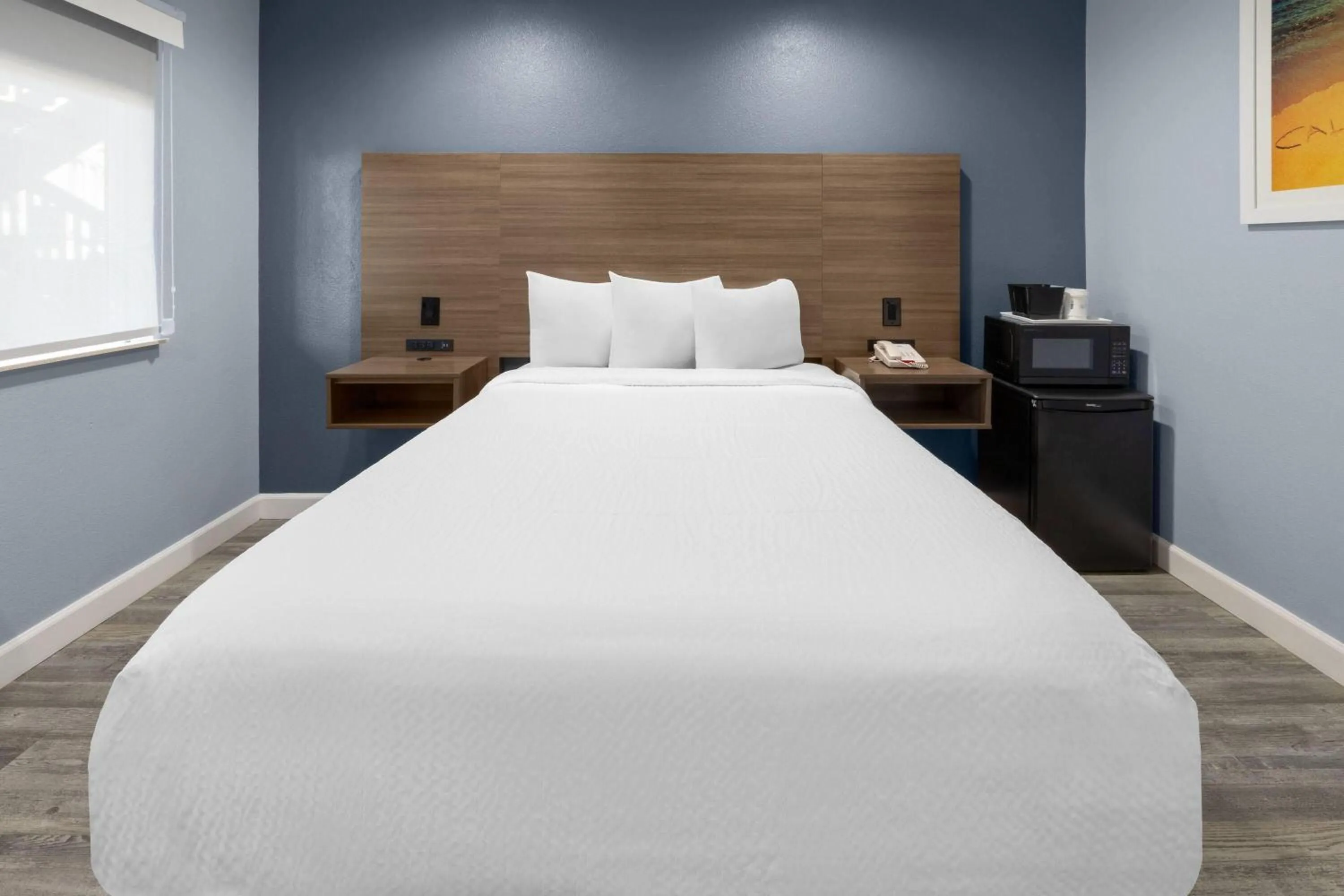 Photo of the whole room, Bed in Days Inn by Wyndham Arroyo Grande Pismo Beach