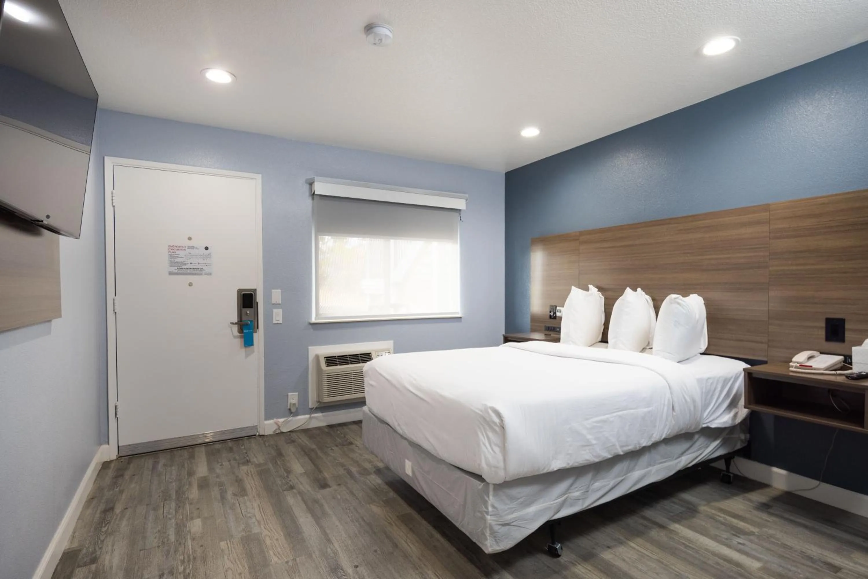 Bed in Days Inn by Wyndham Arroyo Grande Pismo Beach