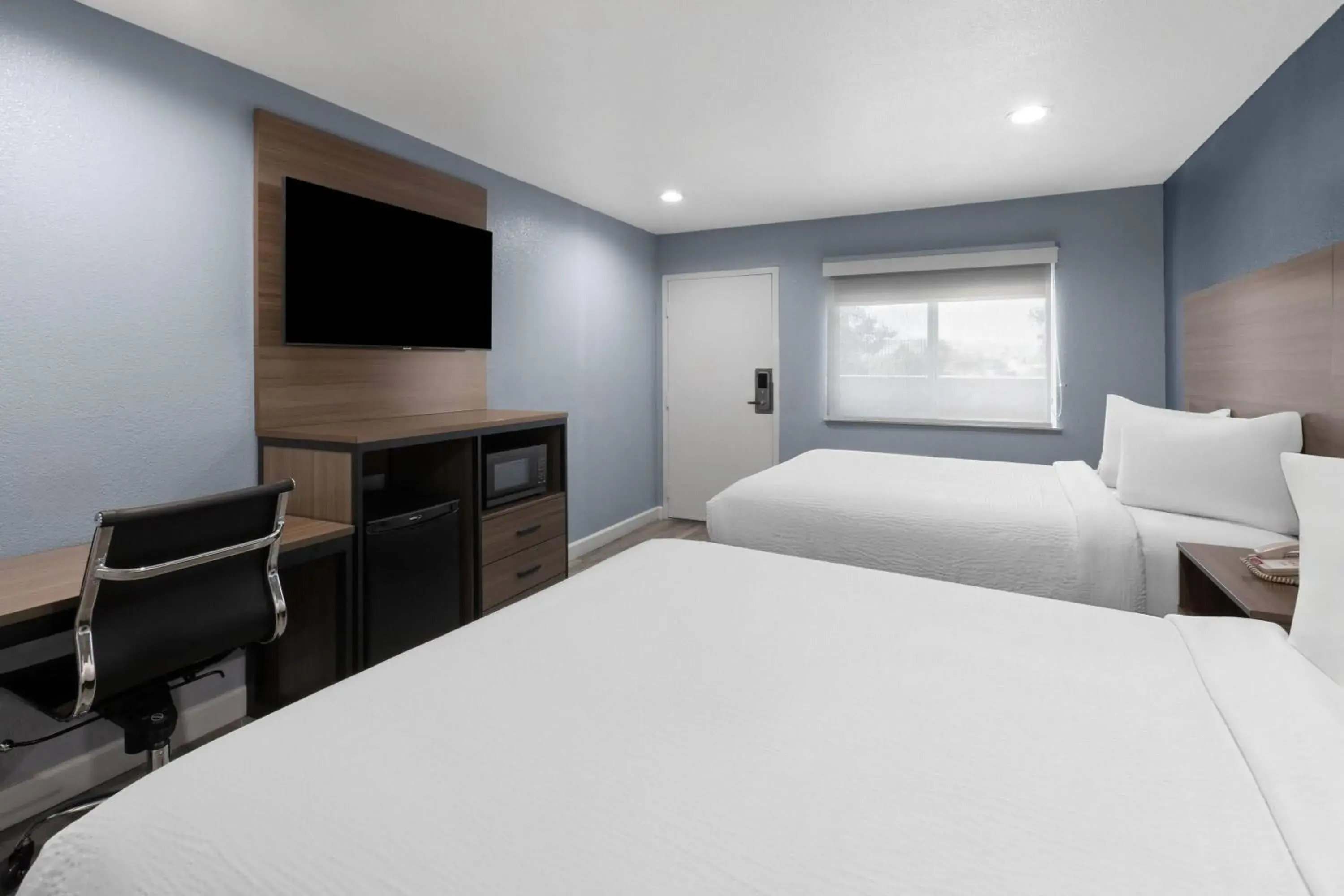 Photo of the whole room, Bed in Days Inn by Wyndham Arroyo Grande Pismo Beach Photo of the whole room, Bed in Days Inn by Wyndham Arroyo Grande Pismo Beach