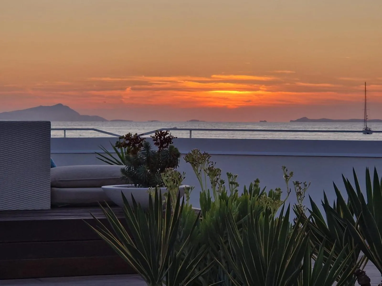 Sunset in La Chiaja art&relais