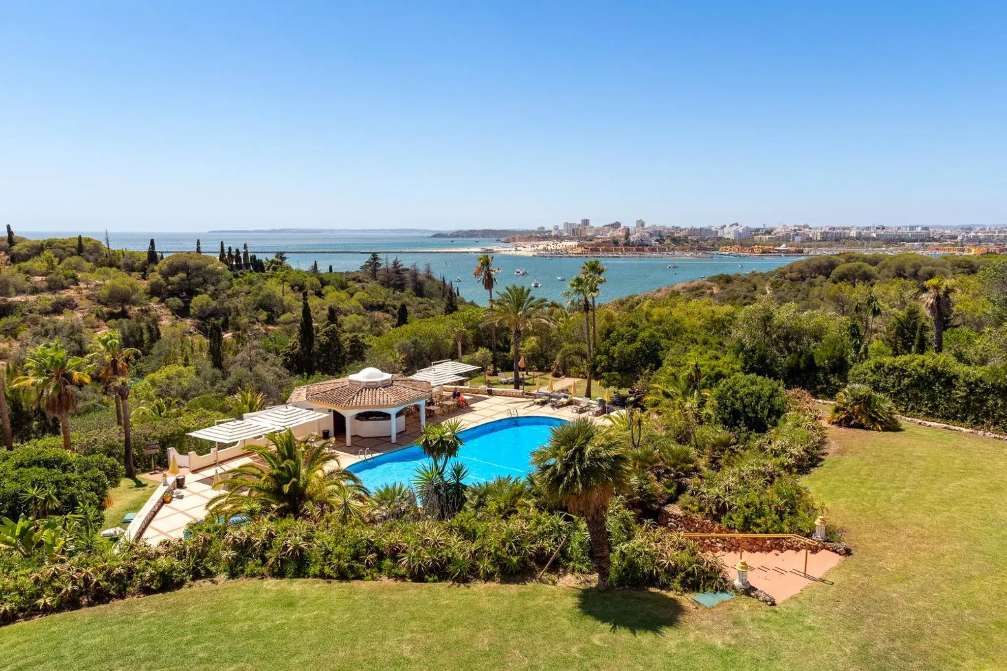 Pool view in Hotel Casabela Pool view in Hotel Casabela