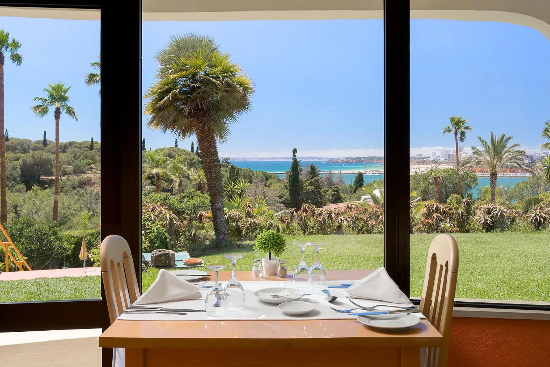 Restaurant/places to eat in Hotel Casabela