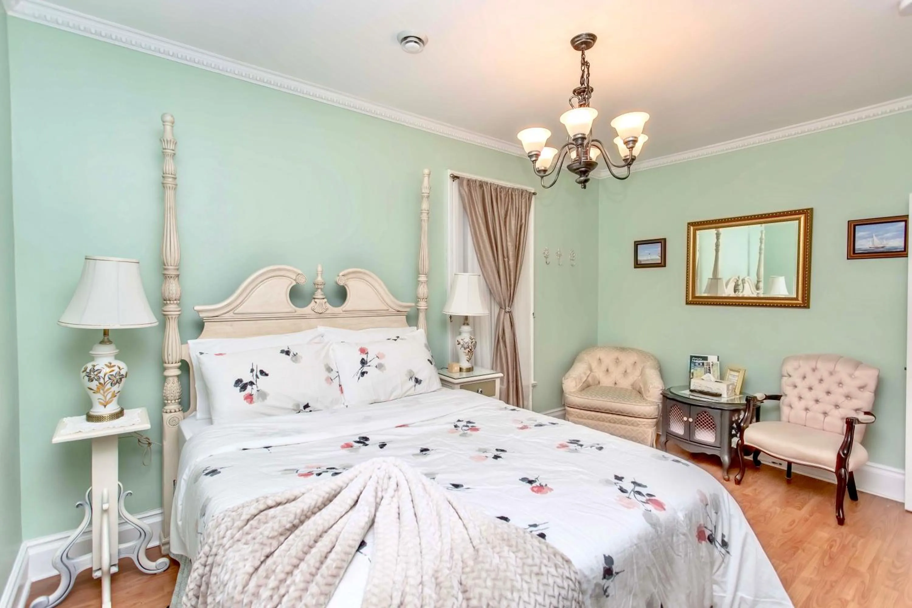 Bed in Redwood Bed and Breakfast