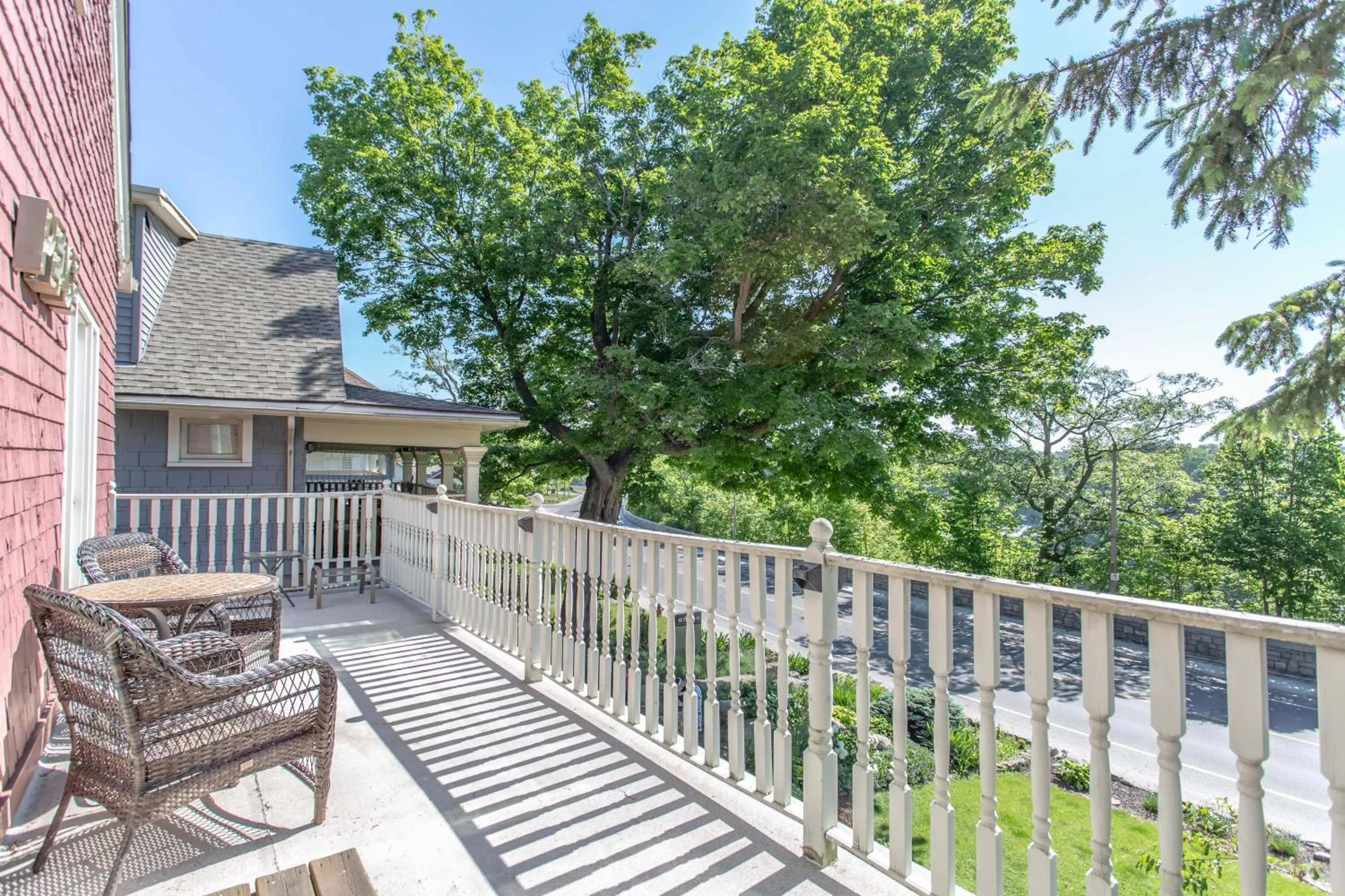 Redwood Bed and Breakfast