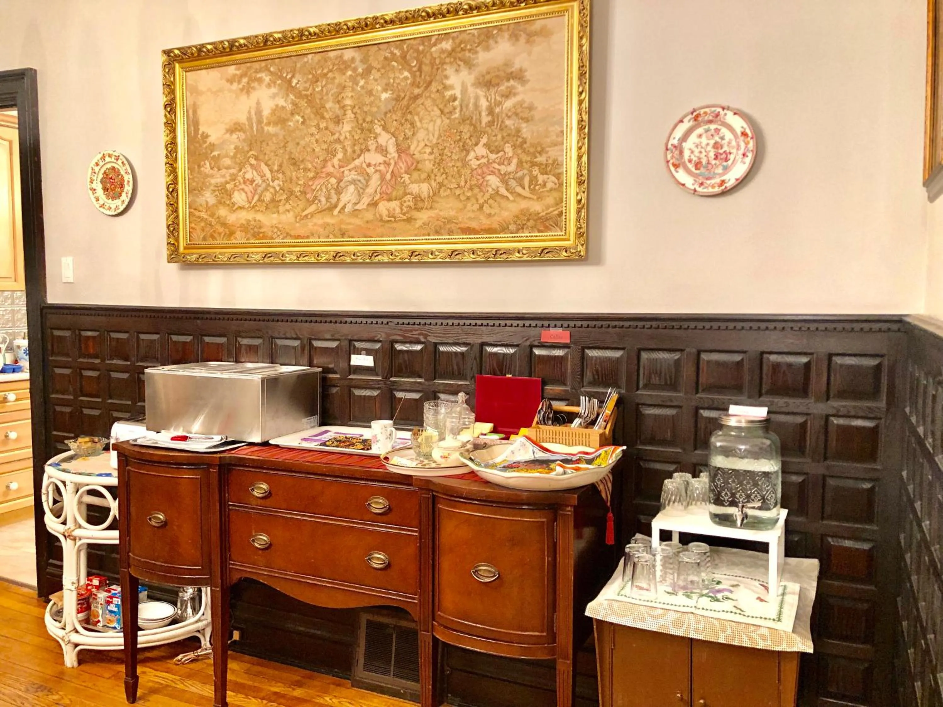 Breakfast in Redwood Bed and Breakfast