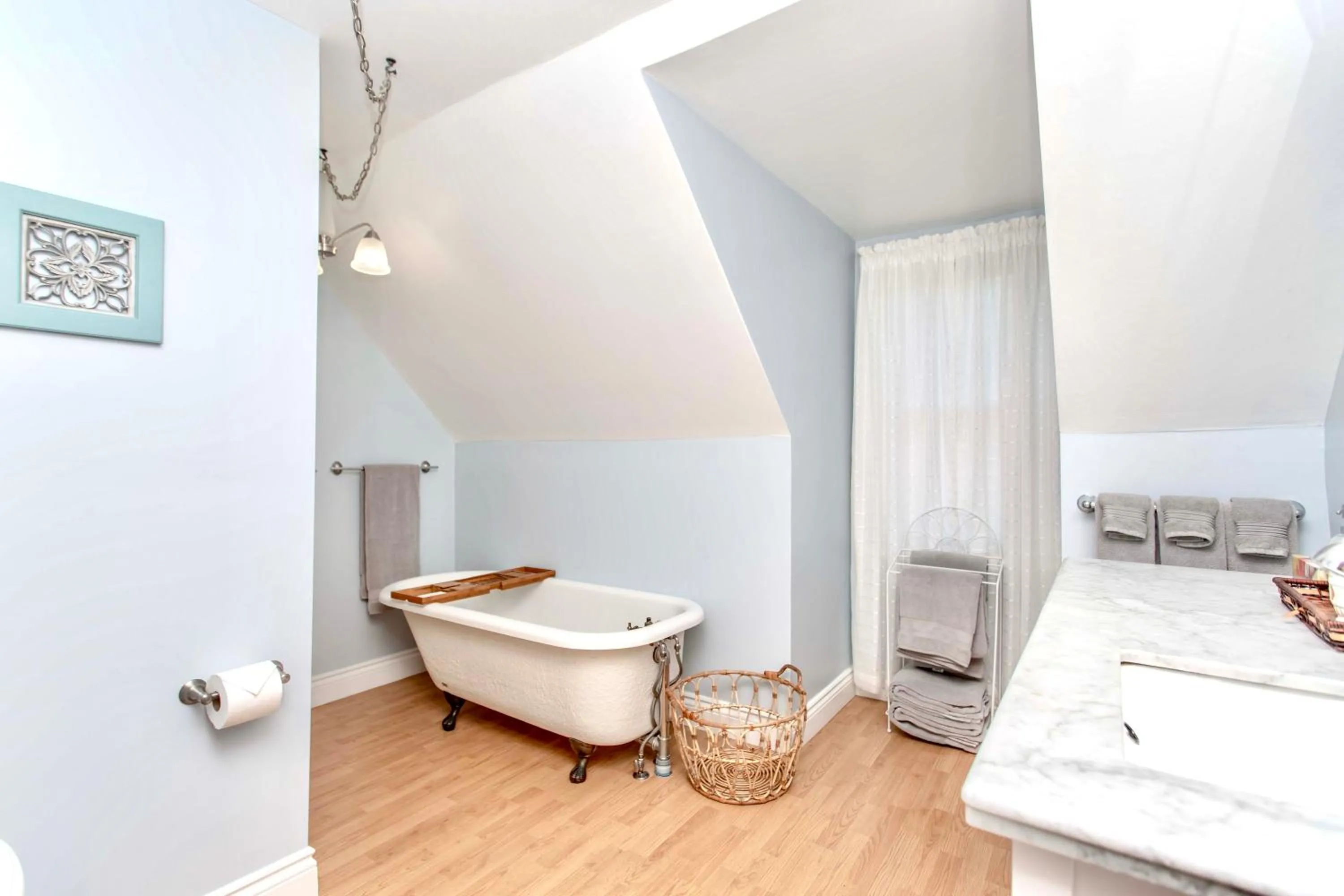 Bed in Redwood Bed and Breakfast