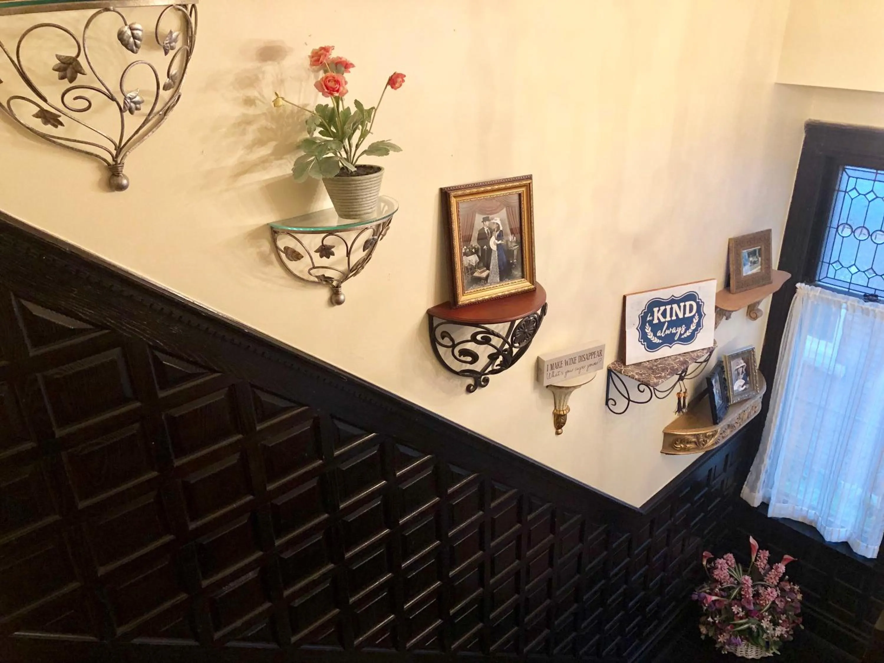 Redwood Bed and Breakfast