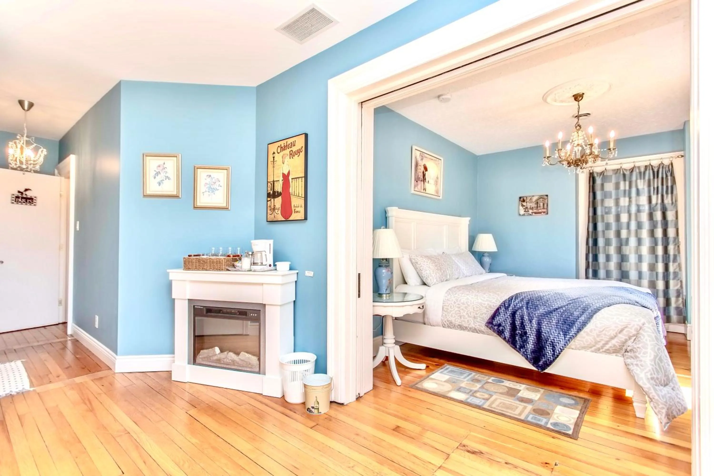 Bed in Redwood Bed and Breakfast