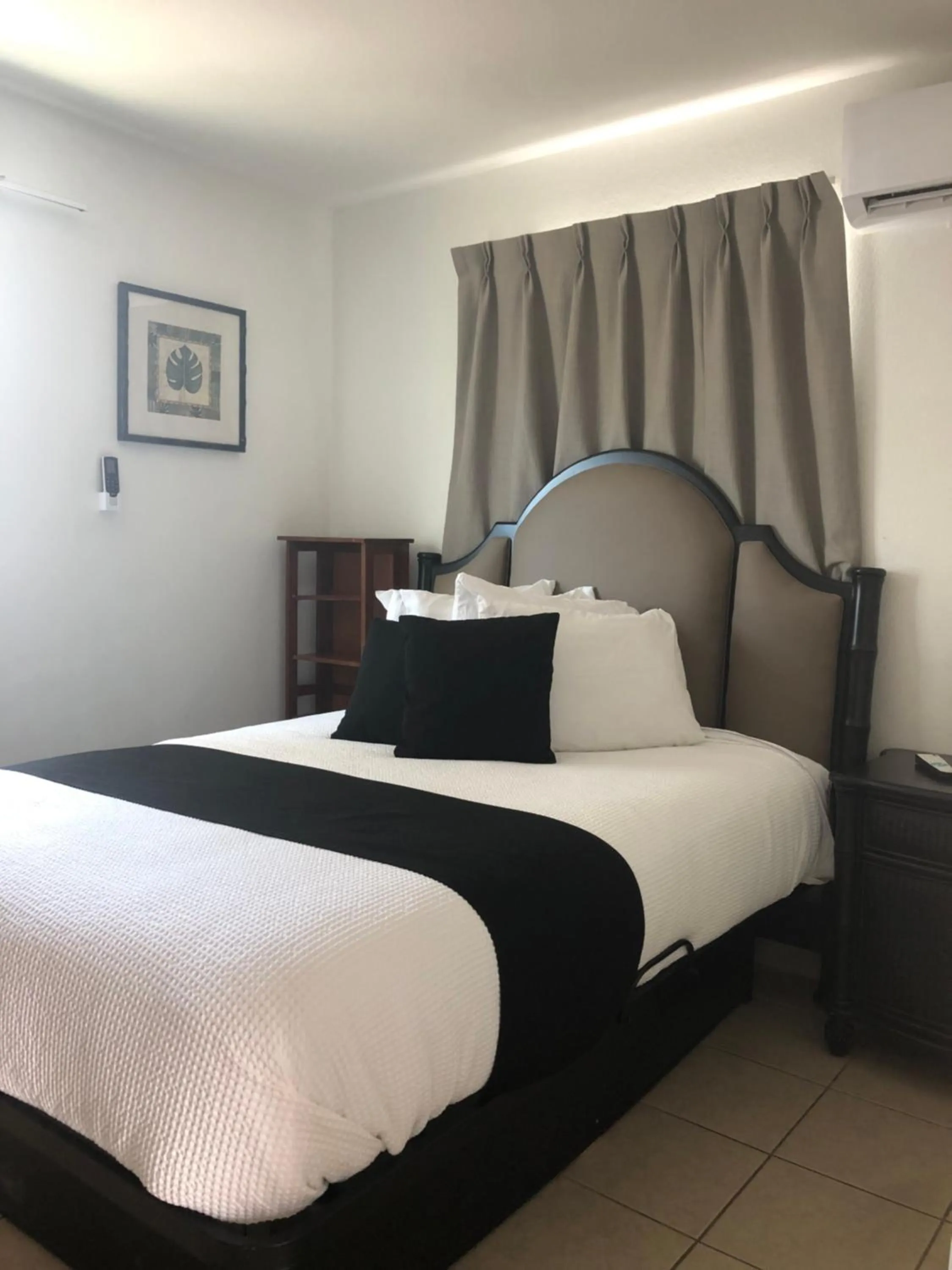 Bedroom, Bed in Holiday Isles Resort