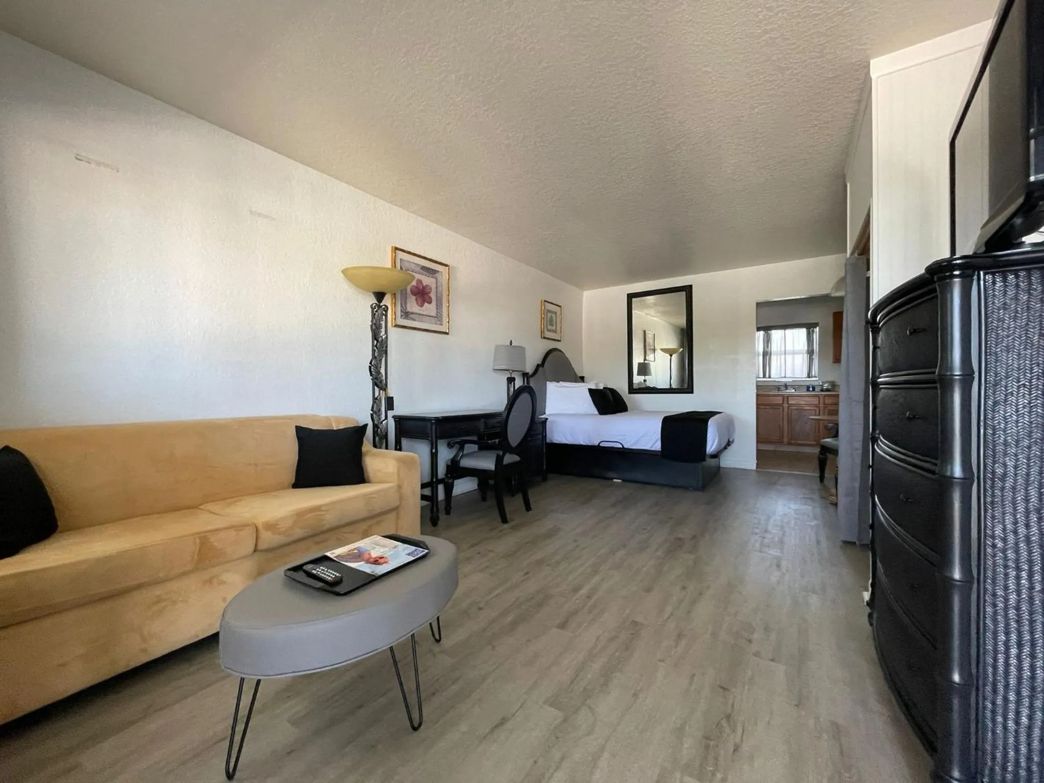 Seating area, Bed in Holiday Isles Resort