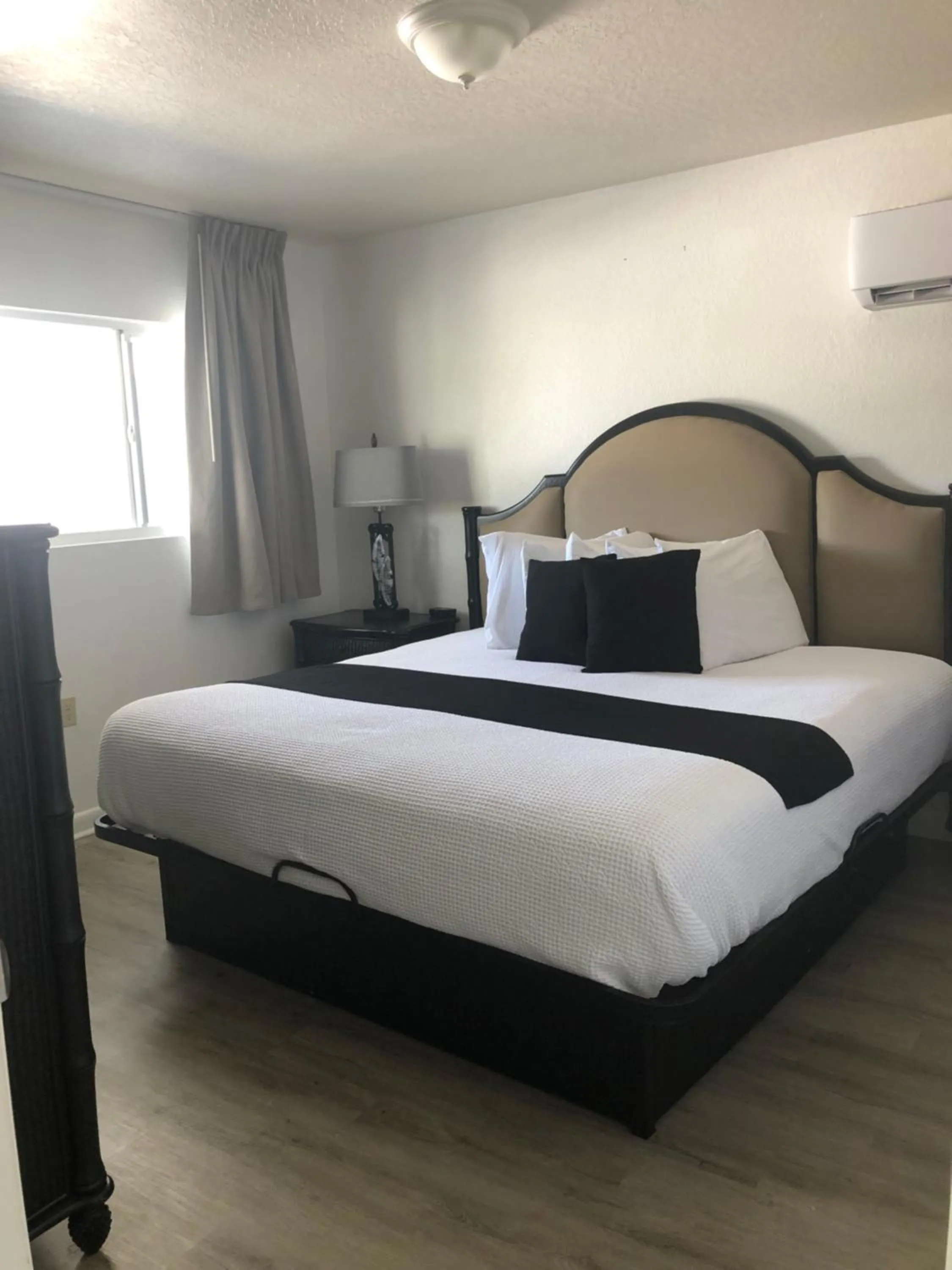 Bed in Holiday Isles Resort