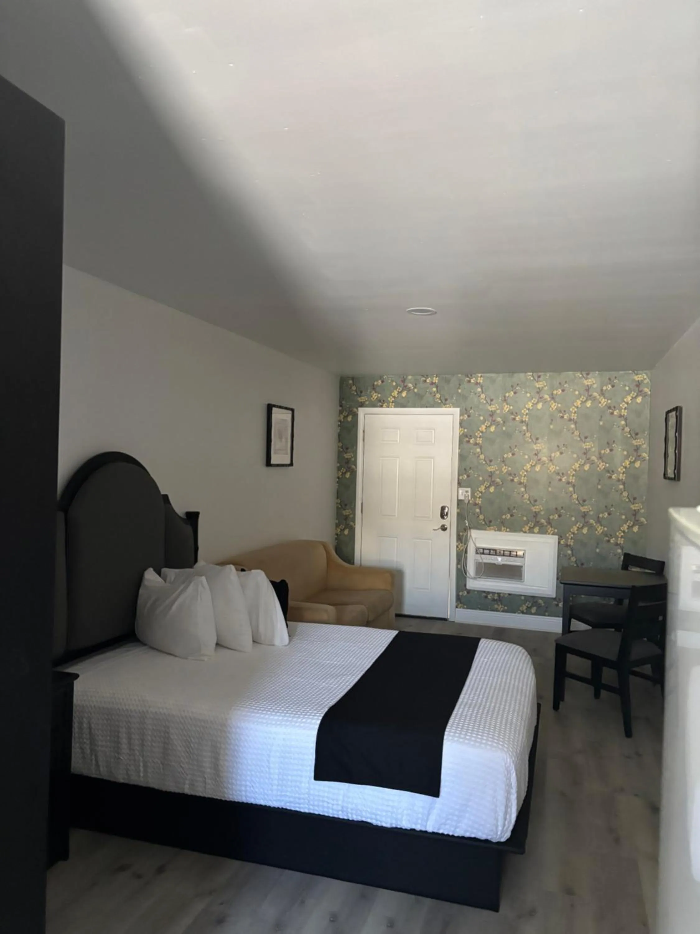 Bed in Holiday Isles Resort